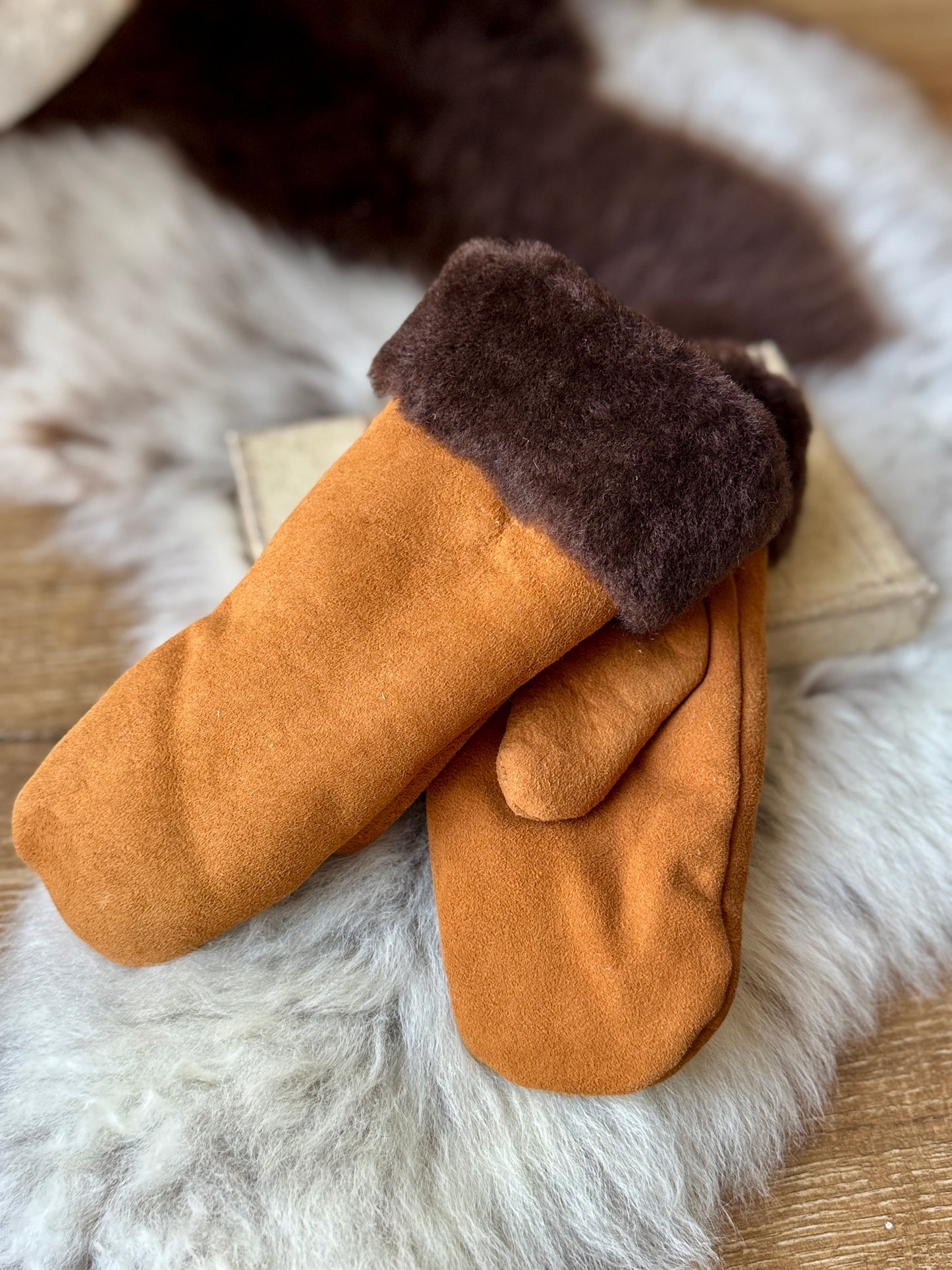 Follkee Handmade Sheepskin Mittens – Sustainable, Stylish & Warm| Unisex | Merino Wool |100% Natural