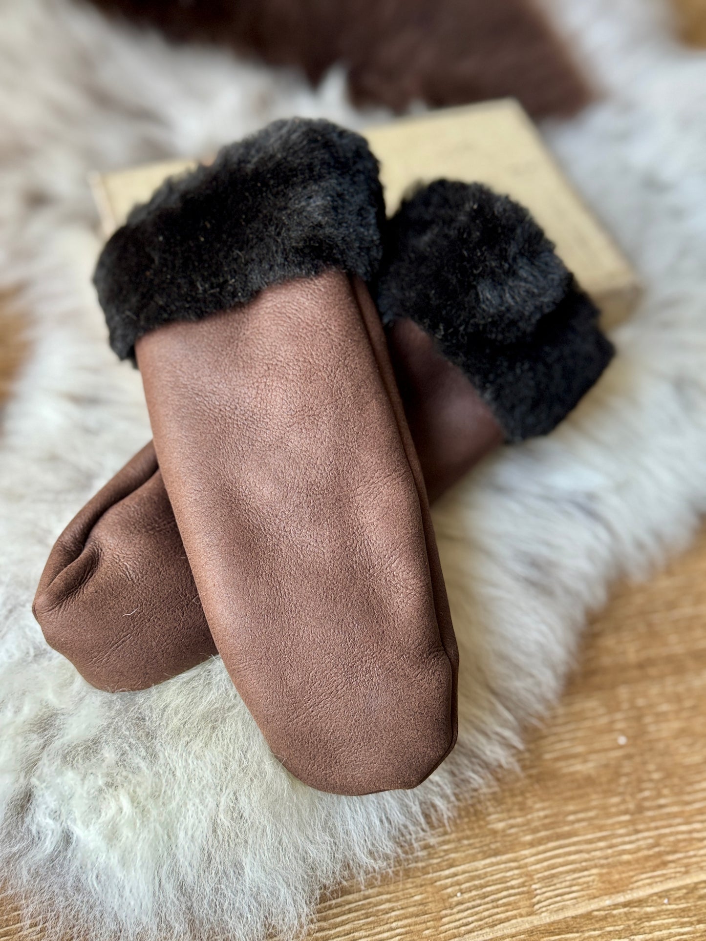 Follkee Handmade Sheepskin Mittens – Sustainable, Stylish & Warm| Unisex | Merino Wool |100% Natural