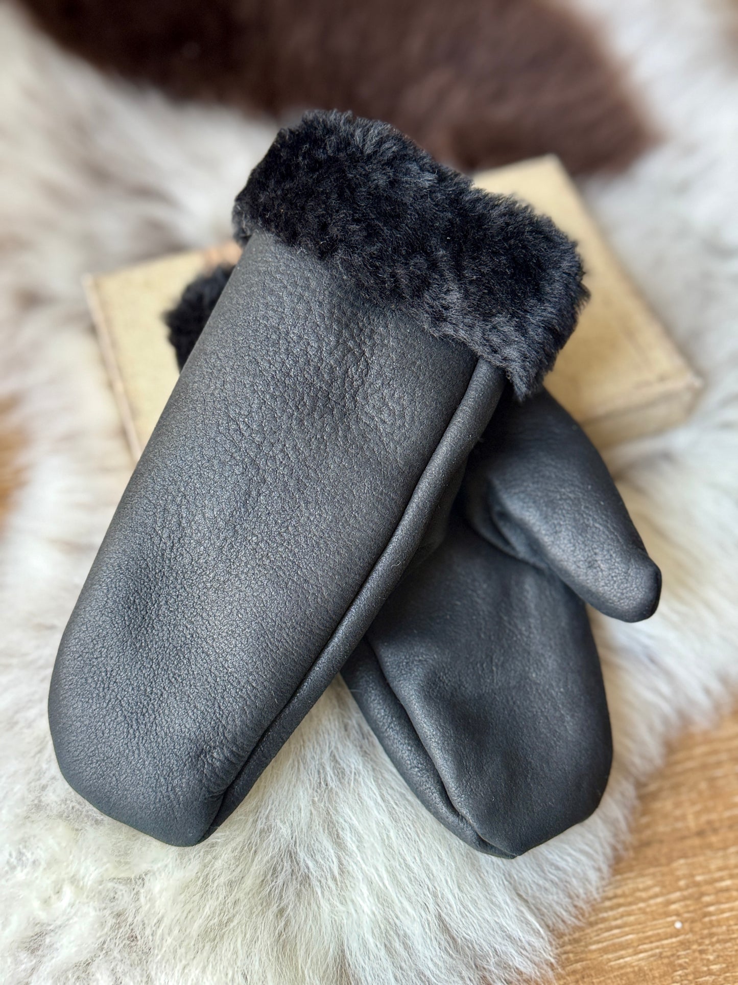 Follkee Handmade Sheepskin Mittens – Sustainable, Stylish & Warm| Unisex | Merino Wool |100% Natural