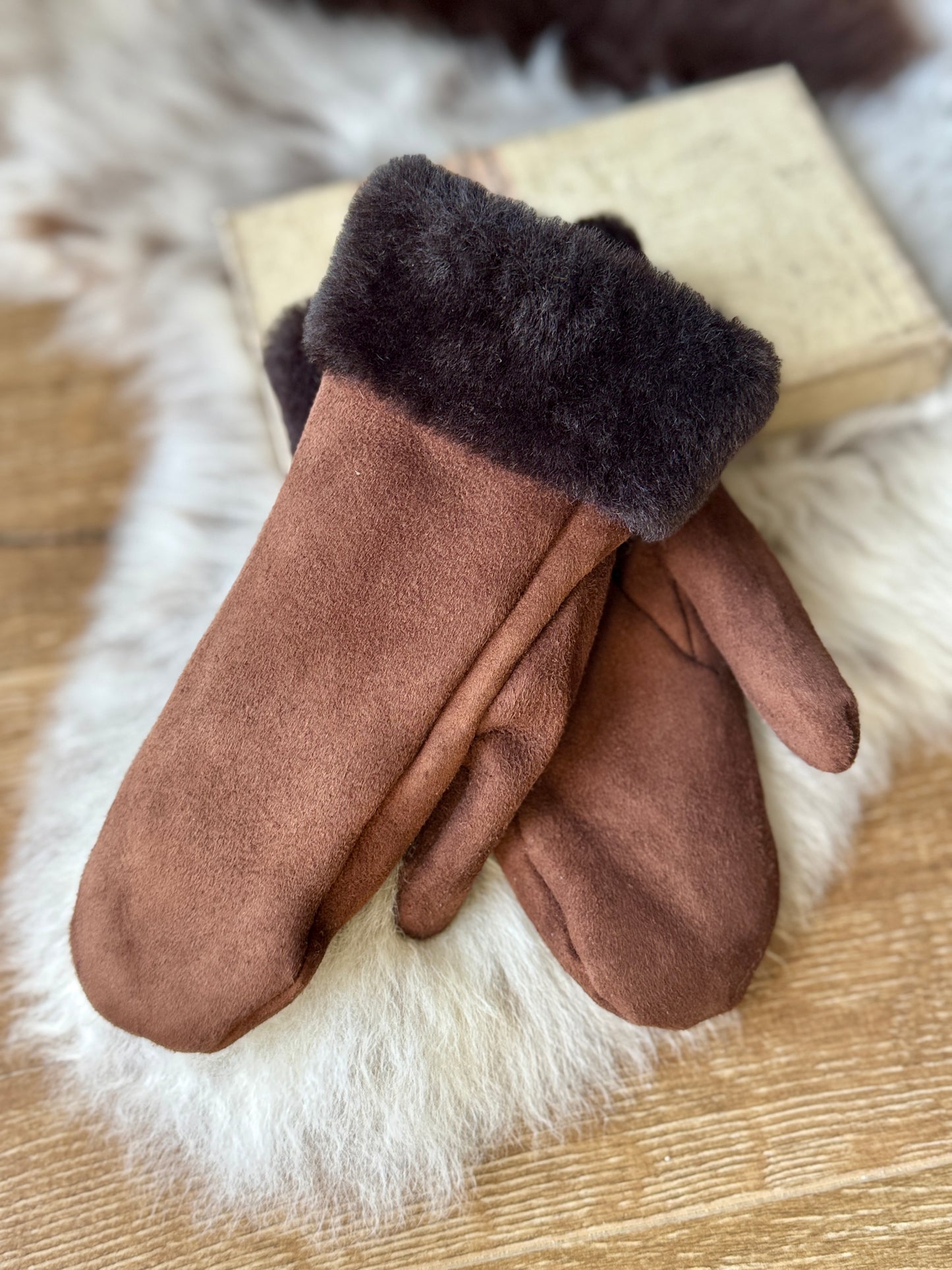 Follkee Handmade Sheepskin Mittens – Sustainable, Stylish & Warm| Unisex | Merino Wool |100% Natural