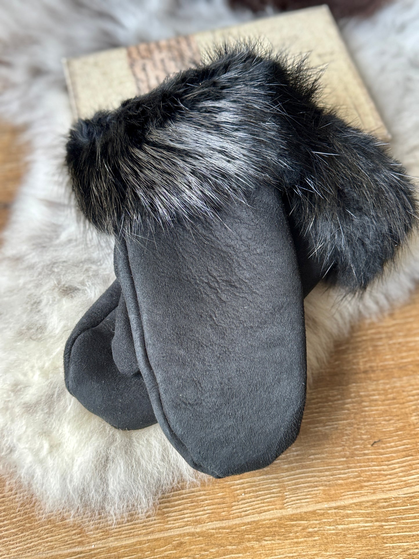 Follkee Handmade Sheepskin Mittens – Sustainable, Stylish & Warm| Unisex | Merino Wool |100% Natural