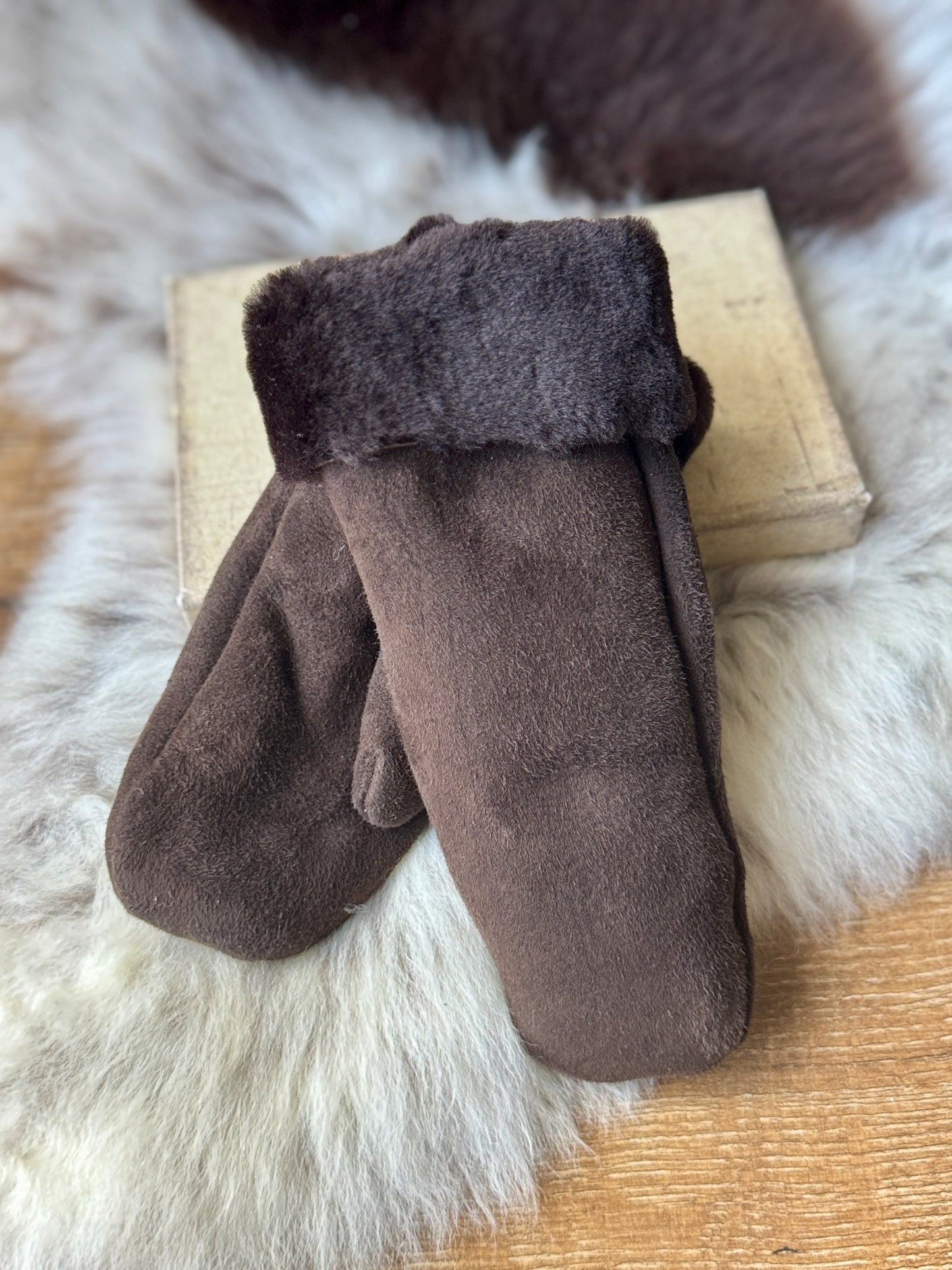 Follkee Handmade Sheepskin Mittens – Sustainable, Stylish & Warm| Unisex | Merino Wool |100% Natural