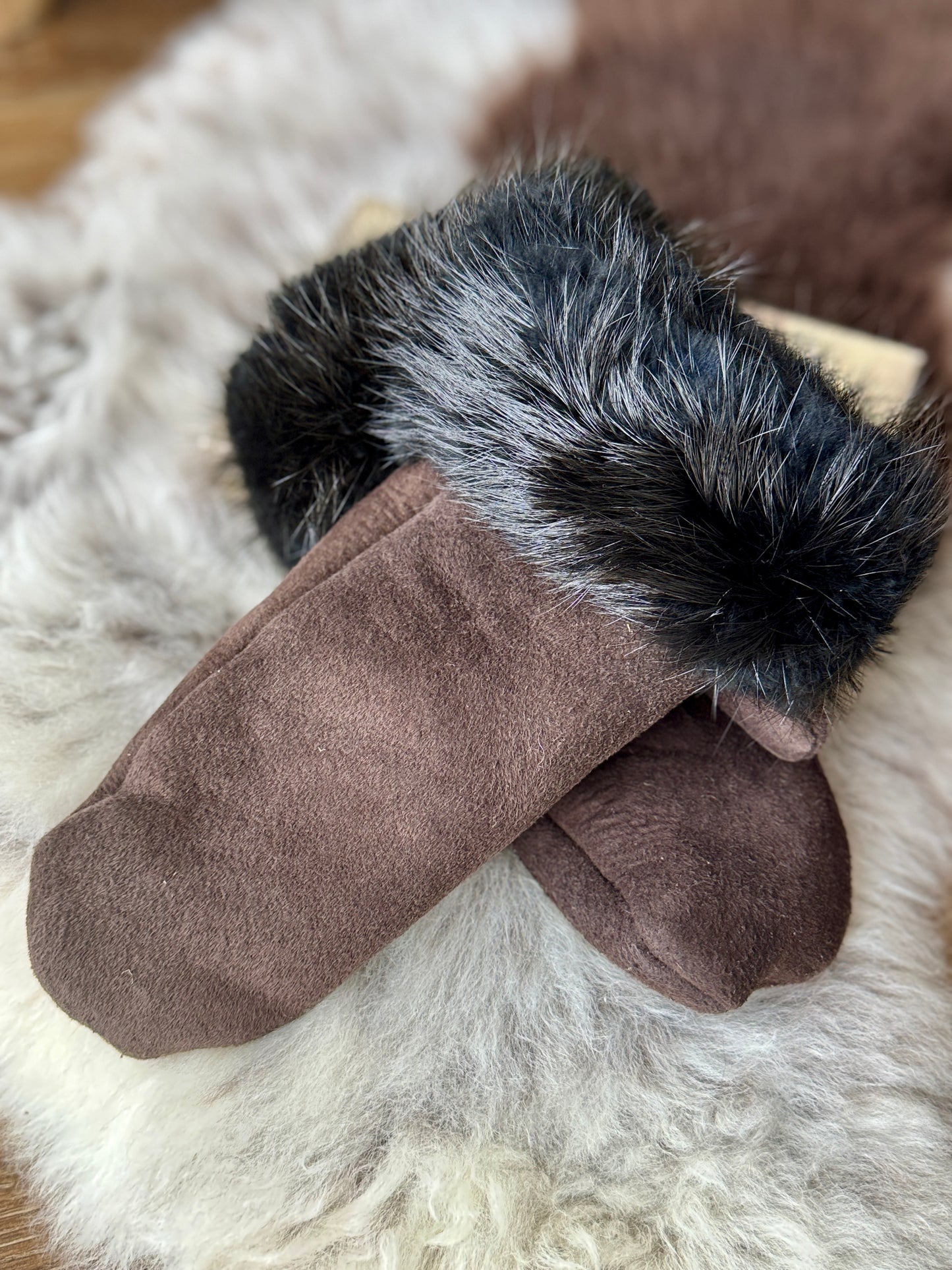 Follkee Handmade Sheepskin Mittens – Sustainable, Stylish & Warm| Unisex | Merino Wool |100% Natural