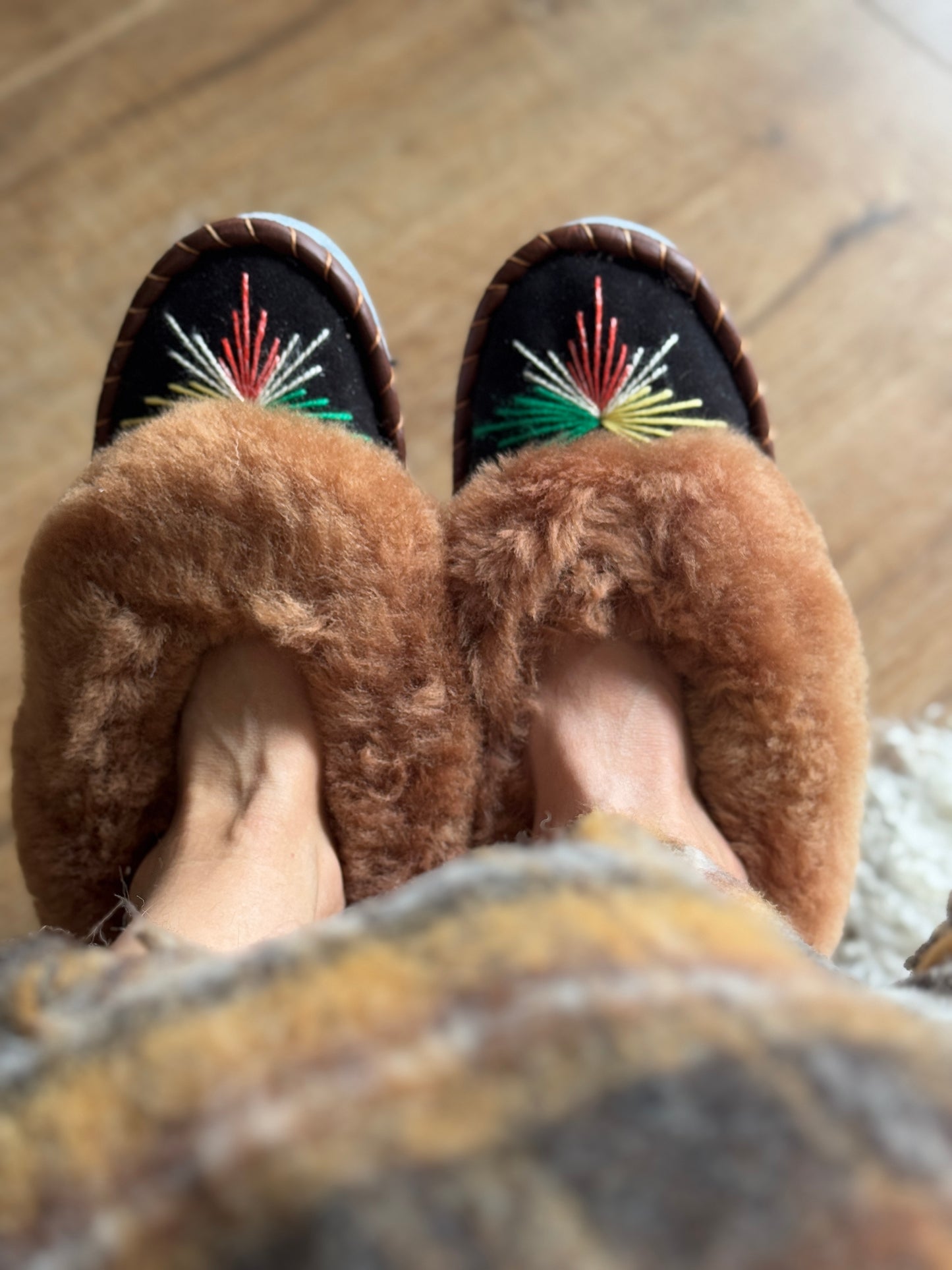 Embroidered Women's Sheepskin Slippers US7 - Folklore Feet