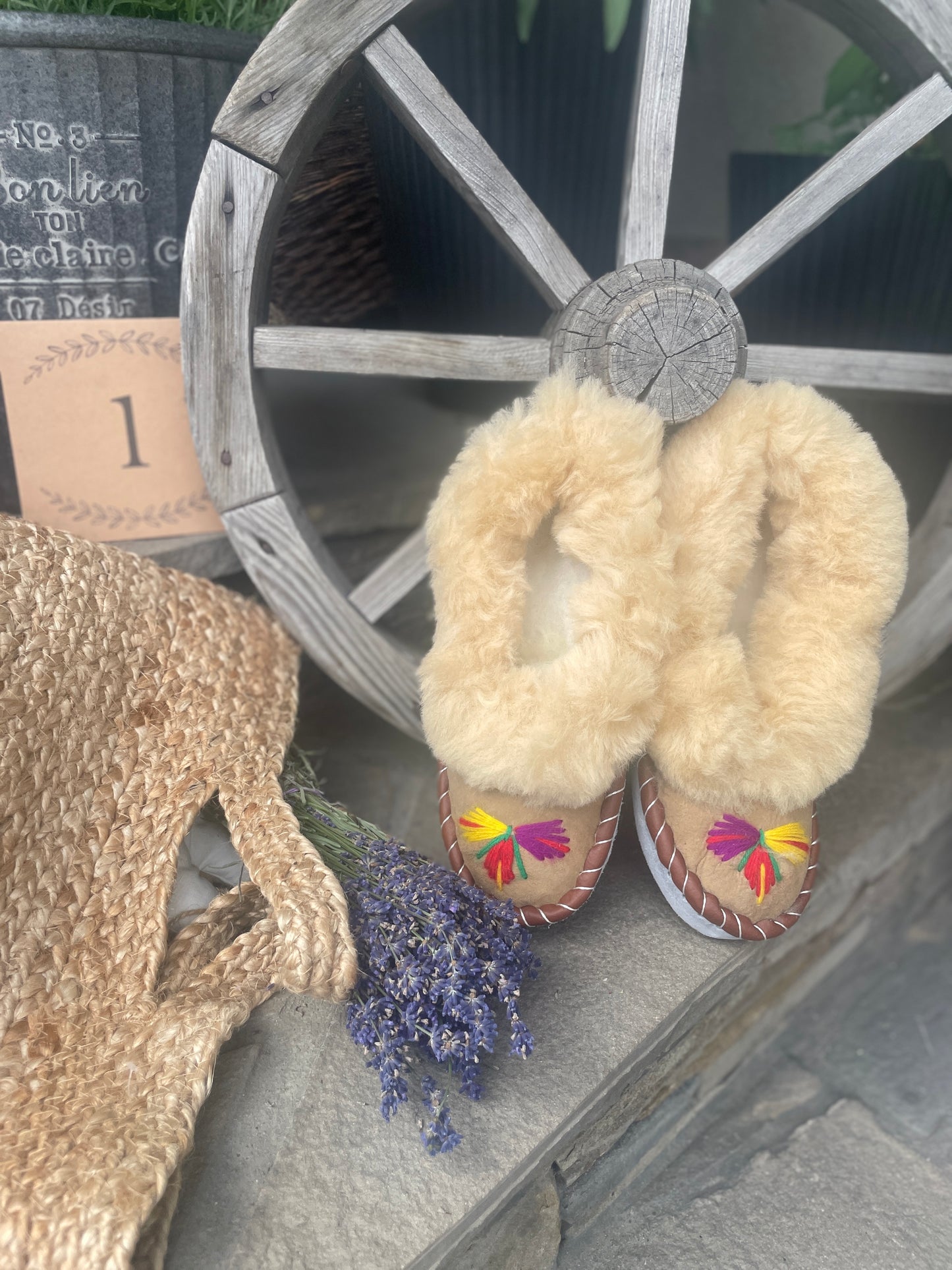 Embroidered Women's Sheepskin Slippers US8 - Folklore Feet
