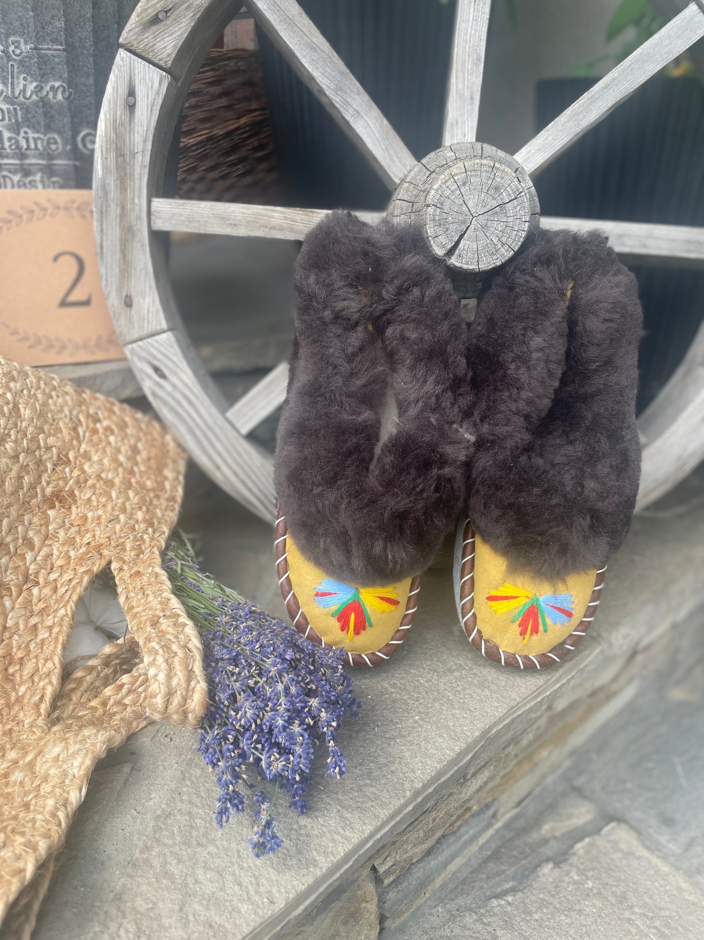 Embroidered Women's Sheepskin Slippers US8 - Folklore Feet