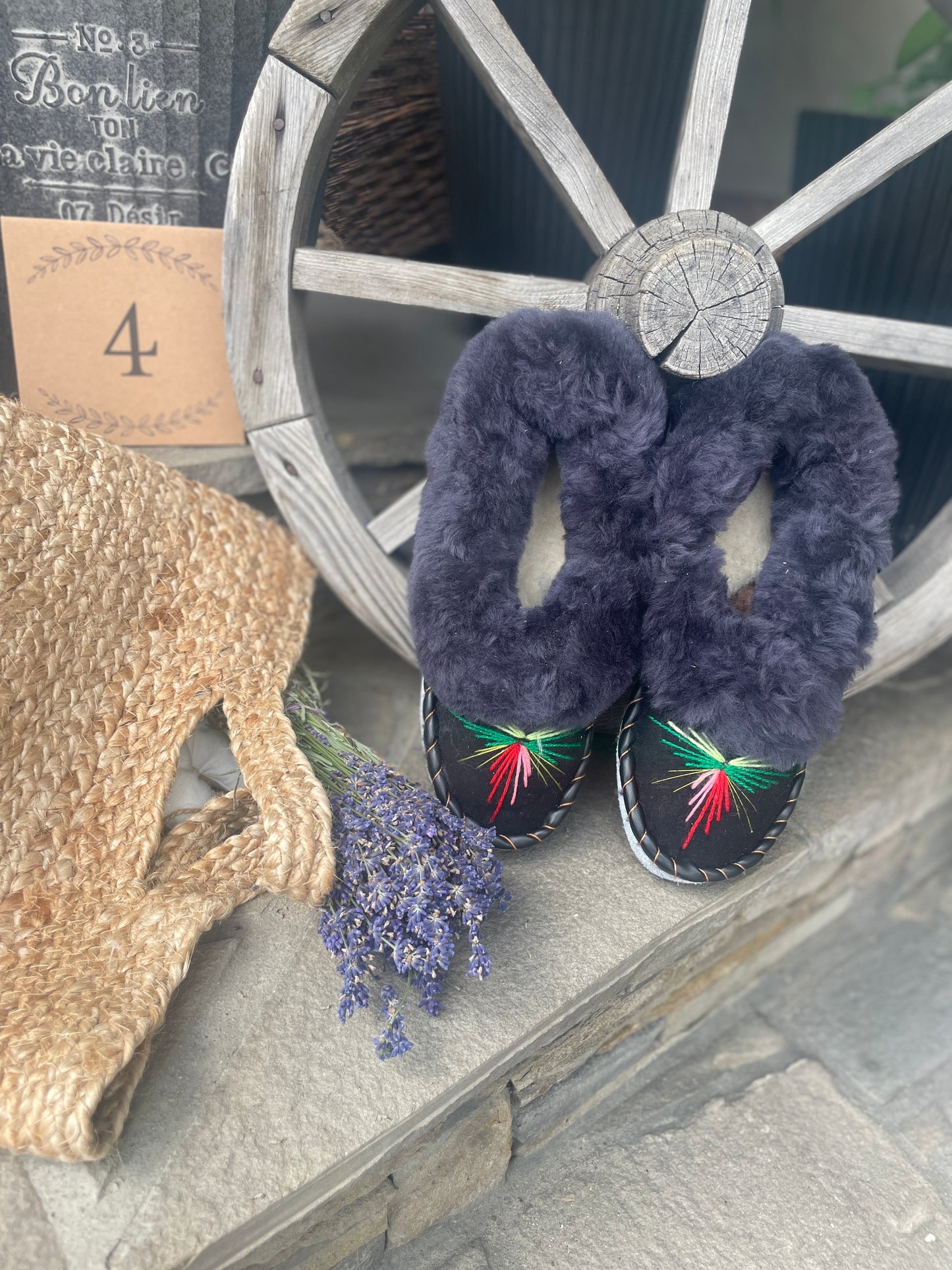 Embroidered Women's Sheepskin Slippers US8 - Folklore Feet