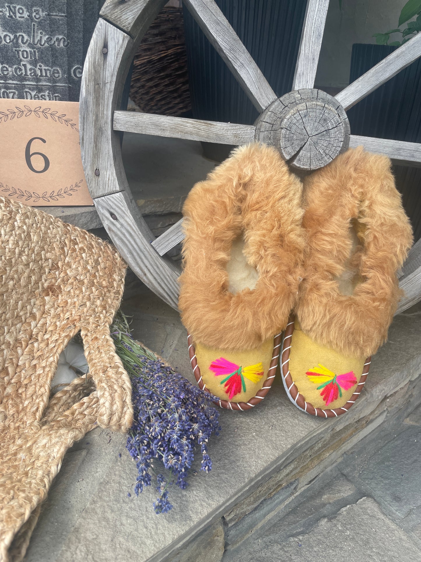 Embroidered Women's Sheepskin Slippers US8 - Folklore Feet