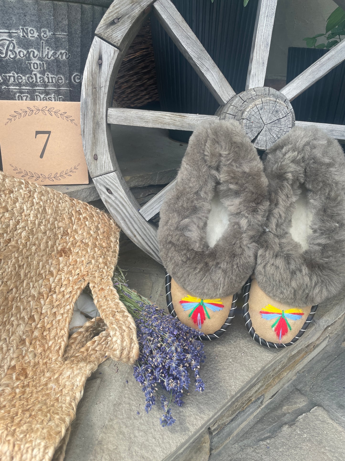 Embroidered Women's Sheepskin Slippers US8 - Folklore Feet