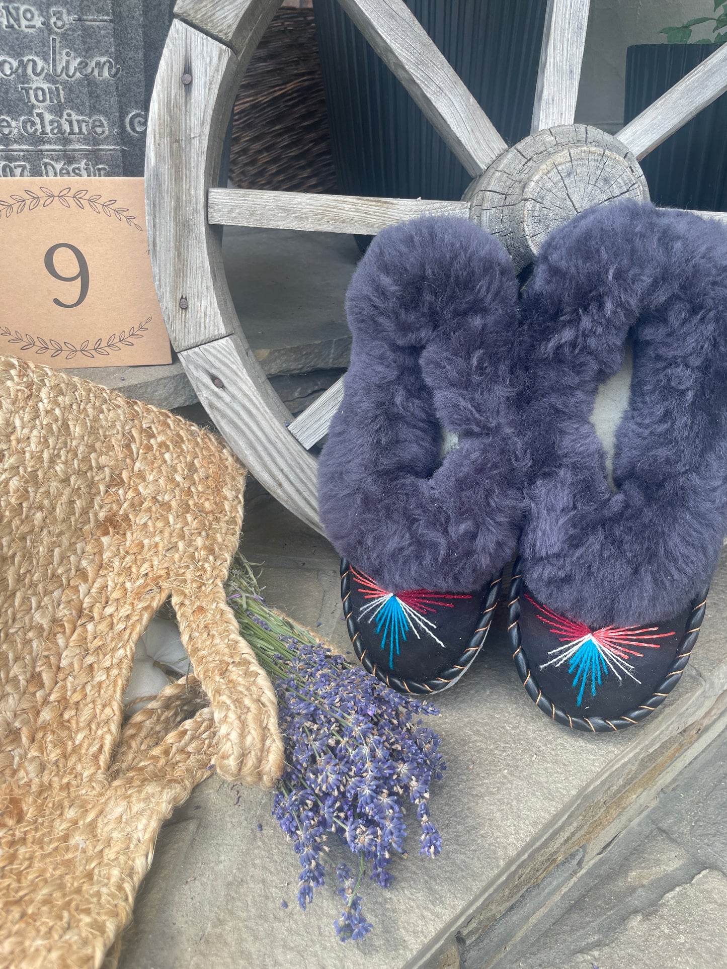 Embroidered Women's Sheepskin Slippers US8 - Folklore Feet
