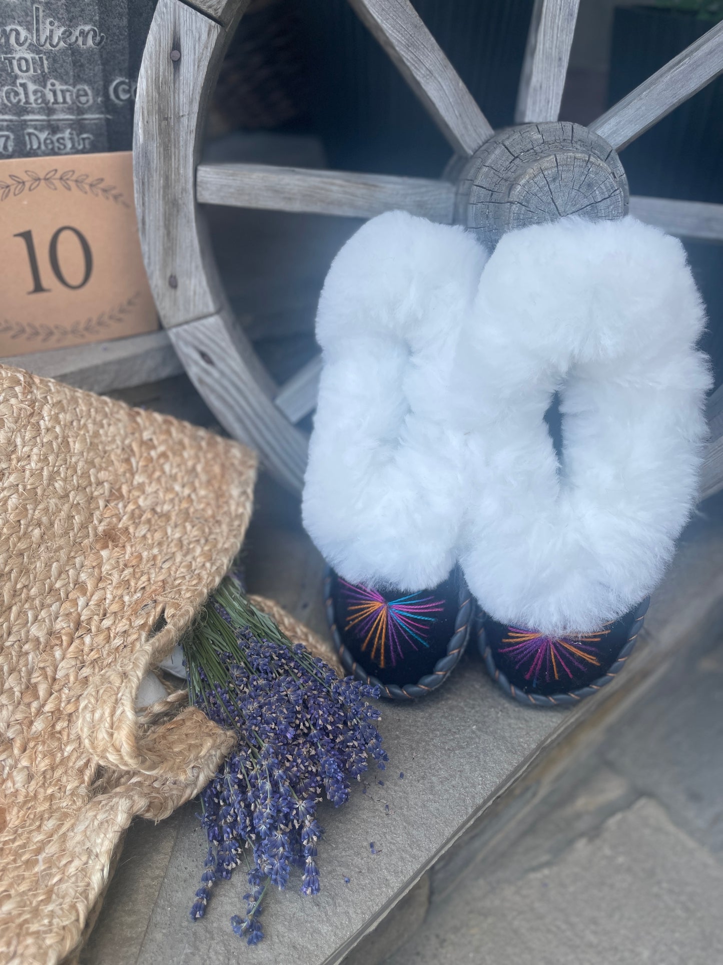 Embroidered Women's Sheepskin Slippers US8 - Folklore Feet