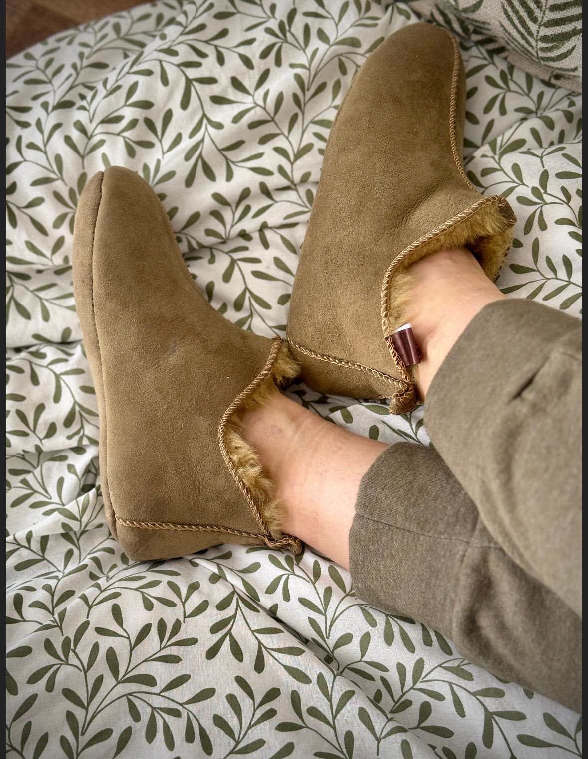 Natural Sheepskin Slippers with Leather Soles Earthy Green – Warm, Grounding, Eco-Friendly Comfort Handmade