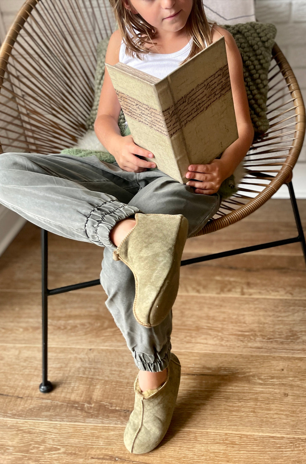 Follkee Kids Santa Bambosh Brown Indoor Barefoot Slipper