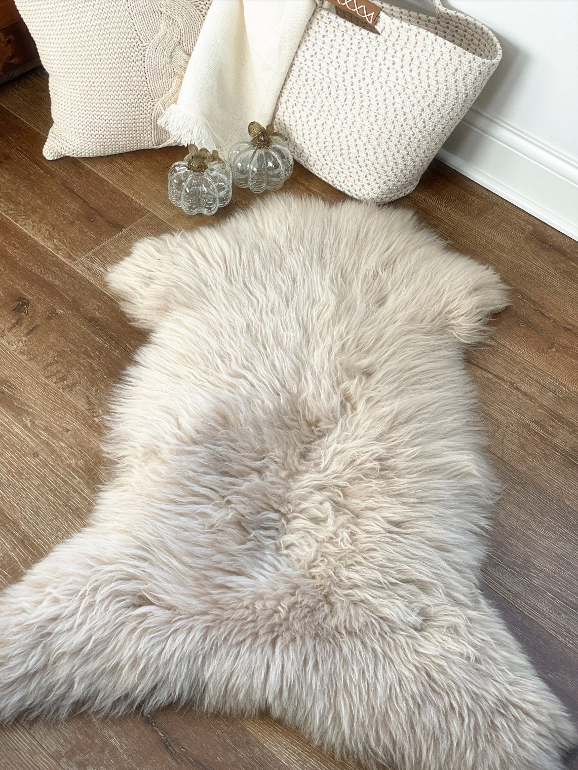 Follkee Champagne Beige Iceland Sheepskin Rug Natural Humanely Sourced