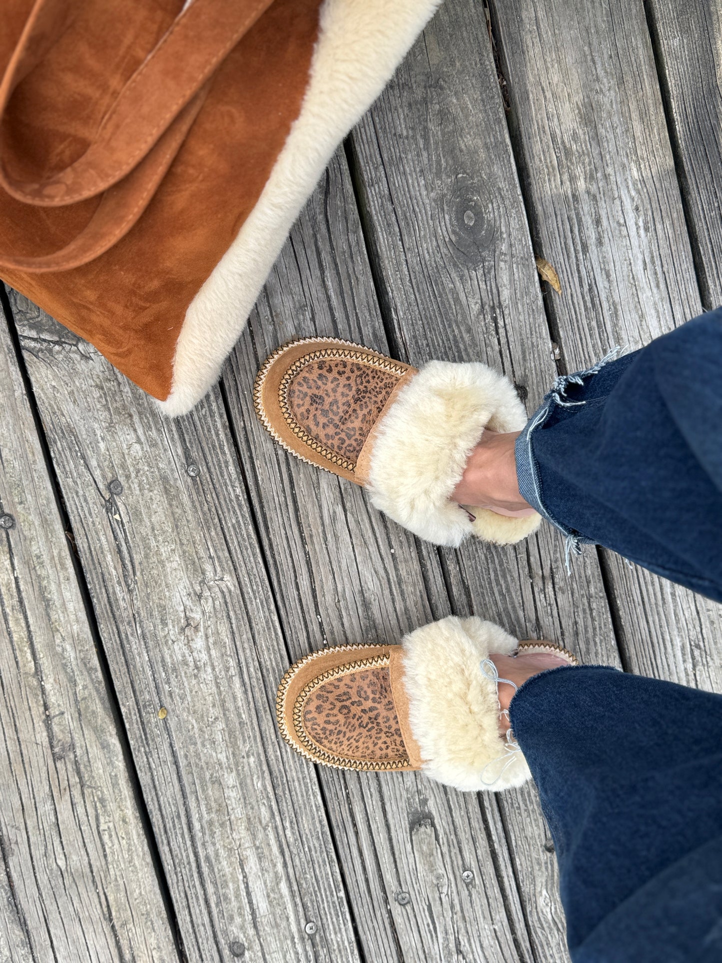 Stylish Women’s Sheepskin Slip-Ons – Leopard Theme, Ultra Soft, Ultra-Light Slippers, House Shoes