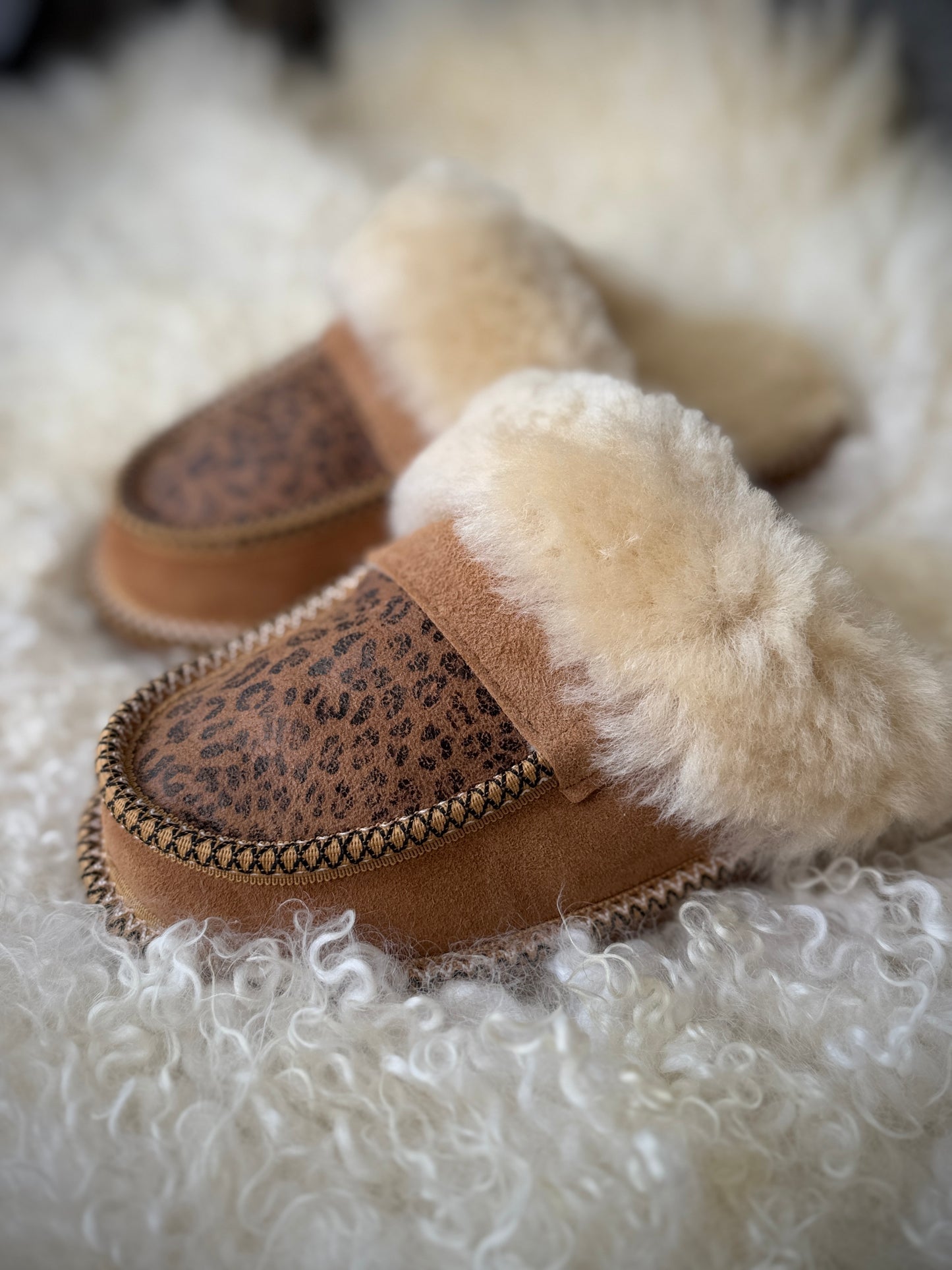 Stylish Women’s Sheepskin Slip-Ons – Leopard Theme, Ultra Soft, Ultra-Light Slippers, House Shoes