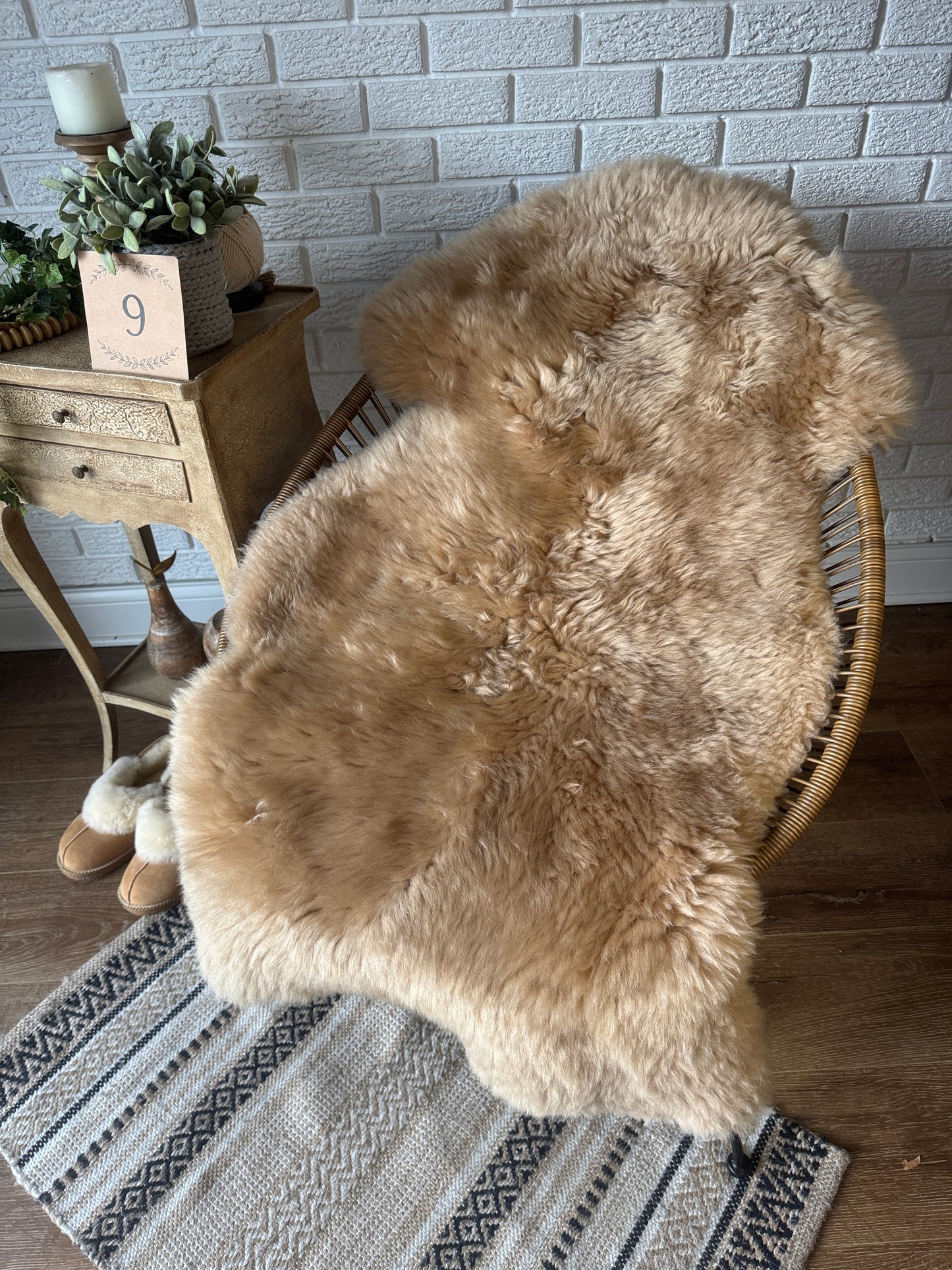 Follkee Sheepskin Rug, Throw Fur Rug, Carmel, Champagne, Beige Taupe