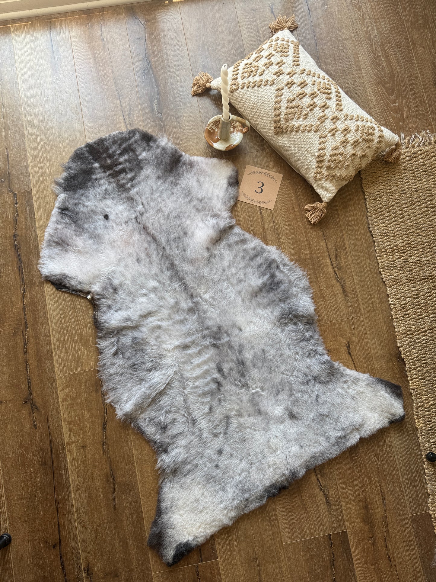 Melerade Natural Sheepskin Rug Short Wool – Genuine Sheepskin Pelt Throw | FOLLKEE Leather‑Back Fur Decor
