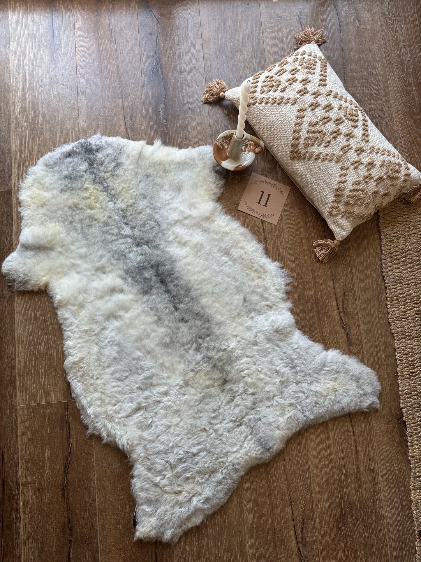 Melerade Natural Sheepskin Rug Short Wool – Genuine Sheepskin Pelt Throw | FOLLKEE Leather‑Back Fur Decor