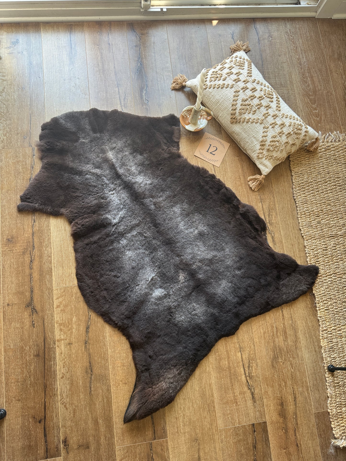 Melerade Natural Sheepskin Rug Short Wool – Genuine Sheepskin Pelt Throw | FOLLKEE Leather‑Back Fur Decor