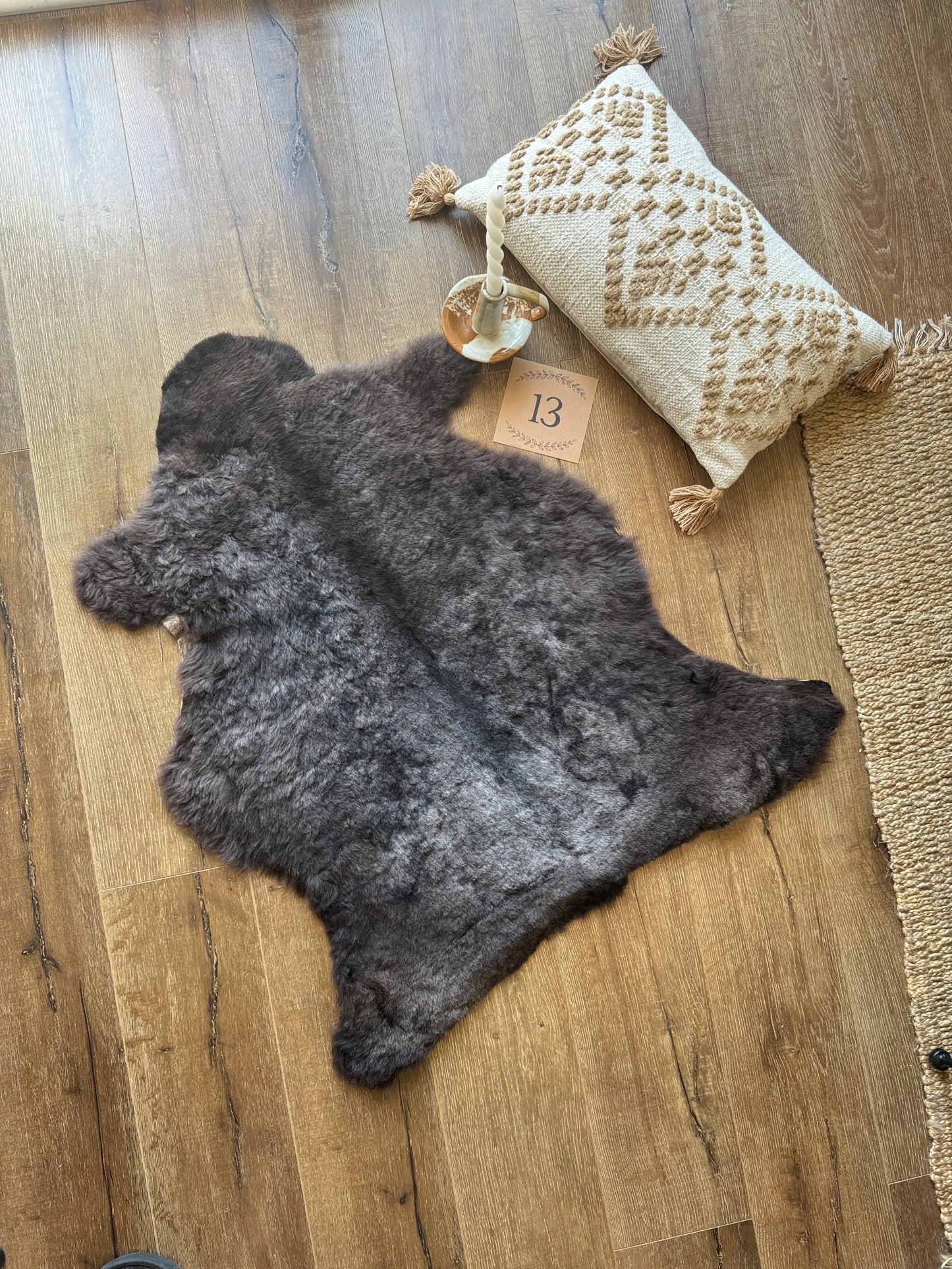 Melerade Natural Sheepskin Rug Short Wool – Genuine Sheepskin Pelt Throw | FOLLKEE Leather‑Back Fur Decor