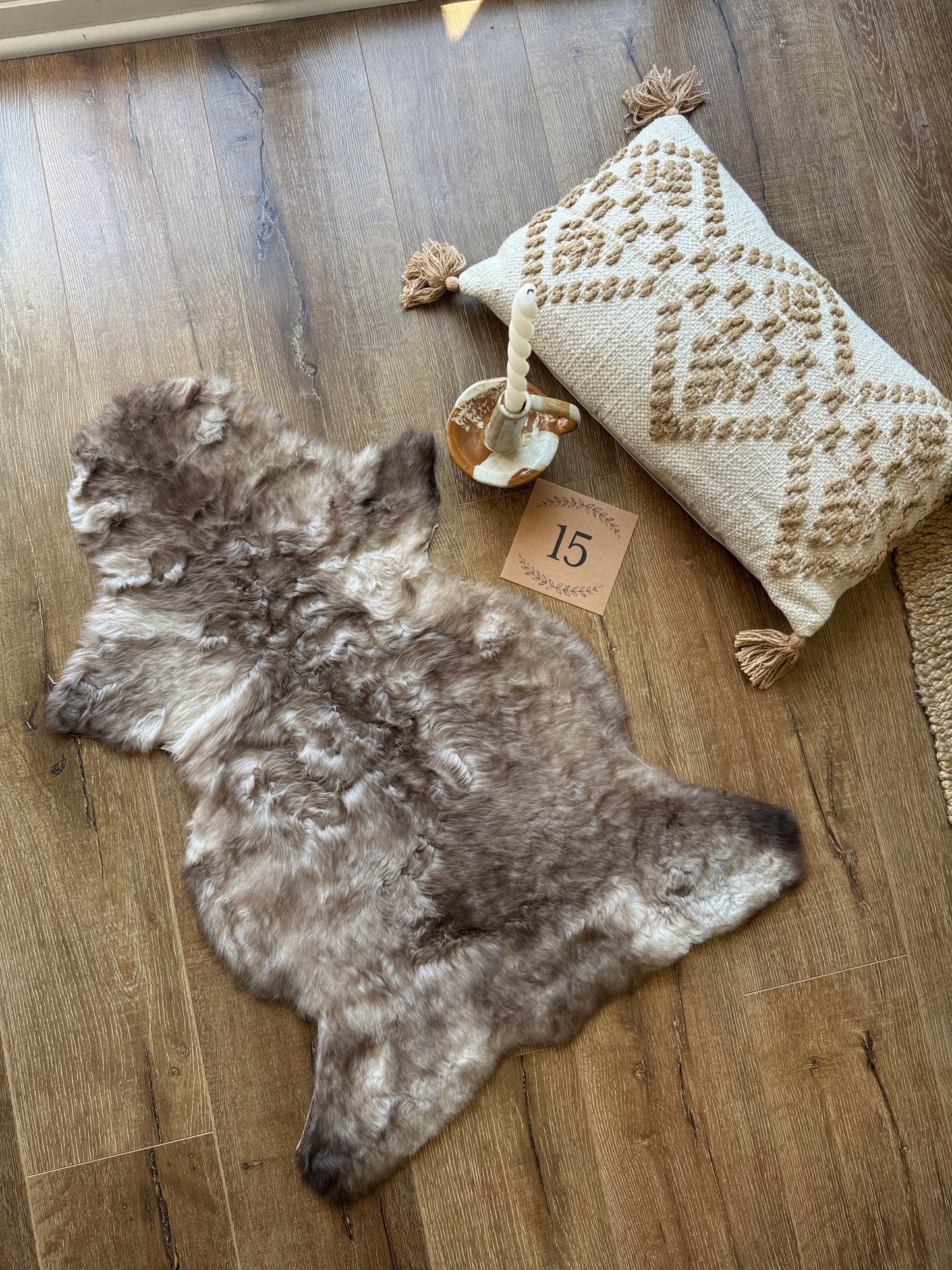 Melerade Natural Sheepskin Rug Short Wool – Genuine Sheepskin Pelt Throw | FOLLKEE Leather‑Back Fur Decor