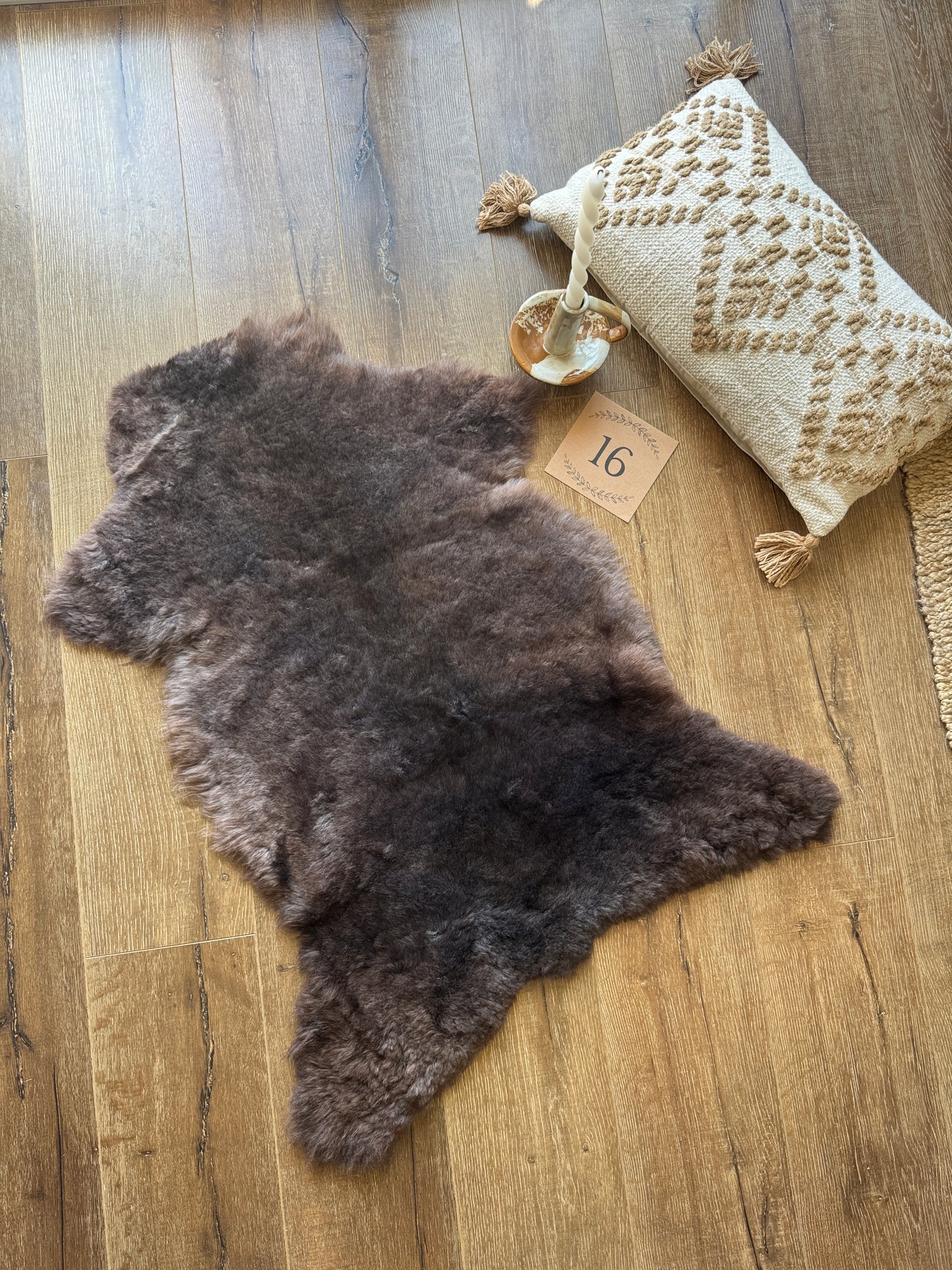 Melerade Natural Sheepskin Rug Short Wool – Genuine Sheepskin Pelt Throw | FOLLKEE Leather‑Back Fur Decor