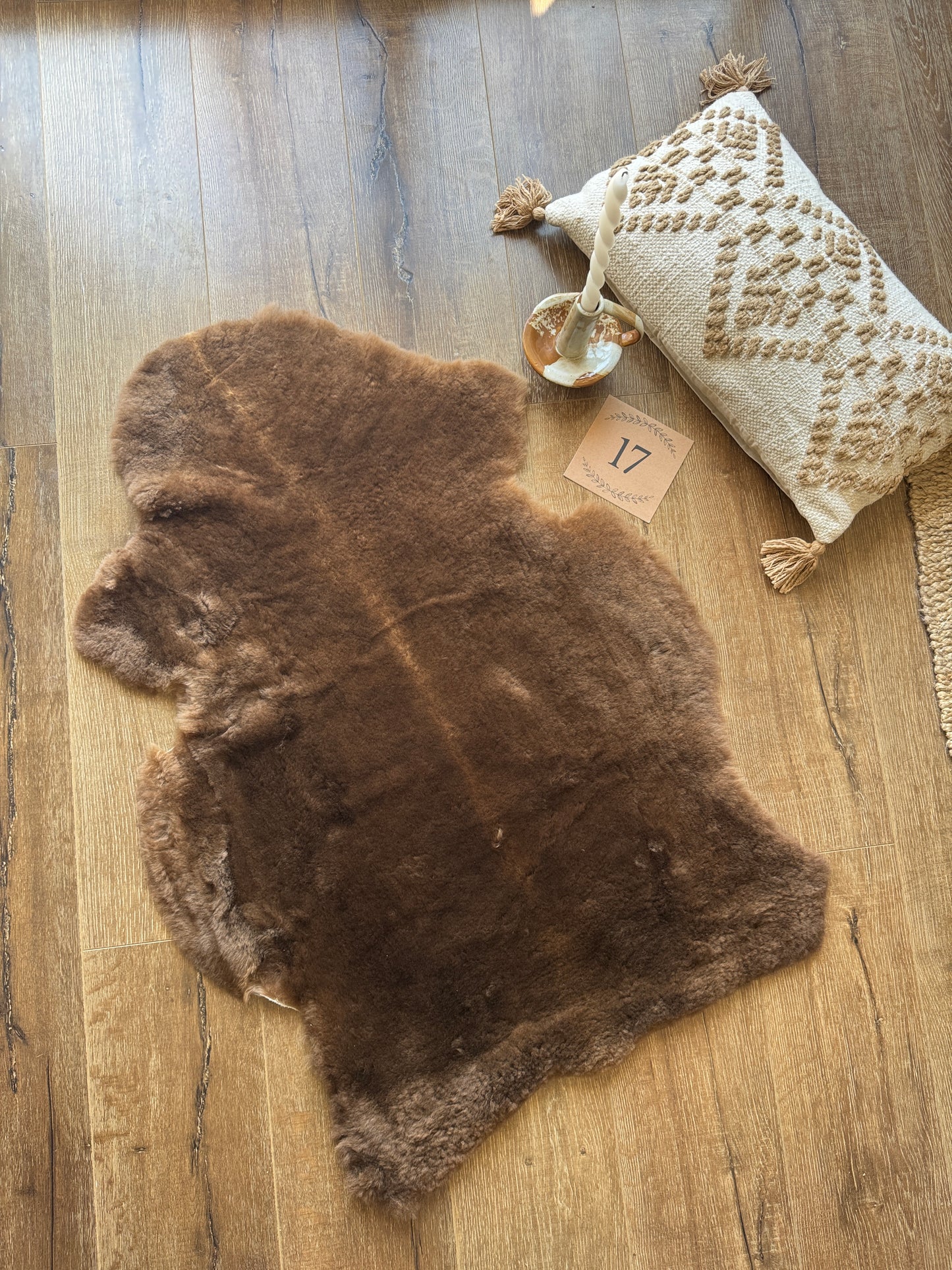 Melerade Natural Sheepskin Rug Short Wool – Genuine Sheepskin Pelt Throw | FOLLKEE Leather‑Back Fur Decor