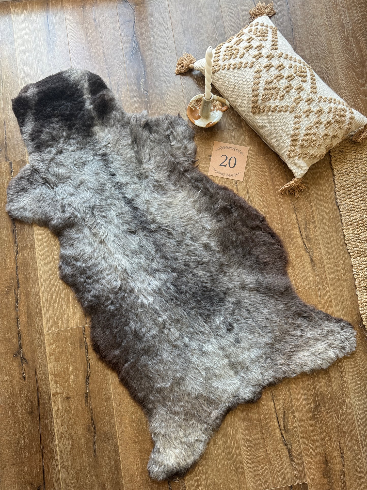 Melerade Natural Sheepskin Rug Short Wool – Genuine Sheepskin Pelt Throw | FOLLKEE Leather‑Back Fur Decor