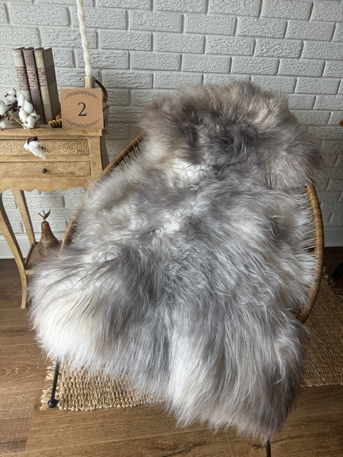 Follkee Natural Sheepskin Rug – Silver White Shades, Scandinavian Decor, All‑Natural Wool MEL43