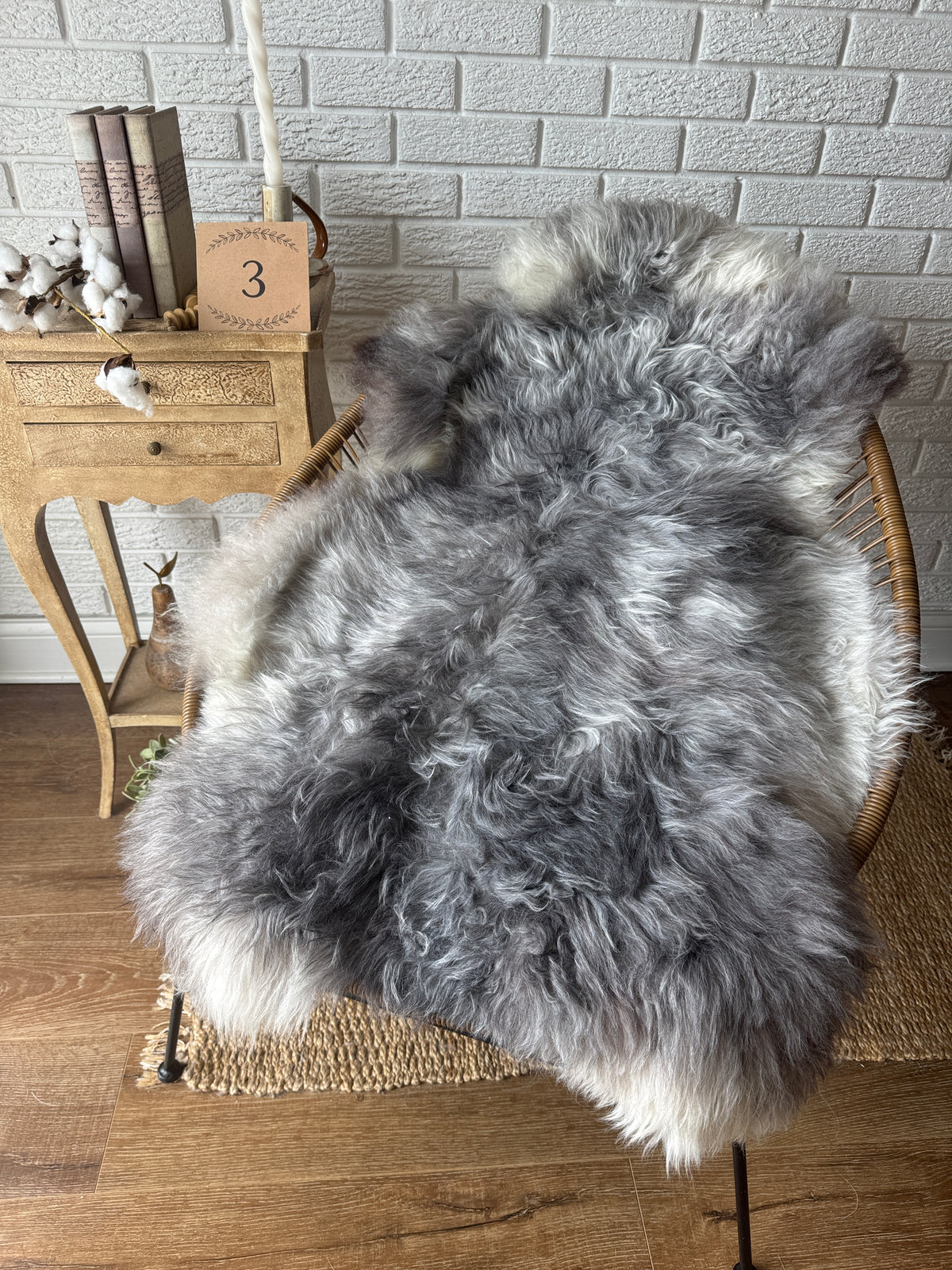 Follkee Natural Sheepskin Rug – Silver White Shades, Scandinavian Decor, All‑Natural Wool MEL43