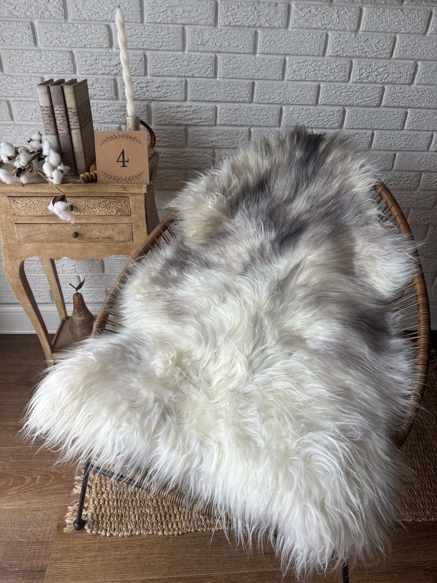 Follkee Natural Sheepskin Rug – Silver White Shades, Scandinavian Decor, All‑Natural Wool MEL43