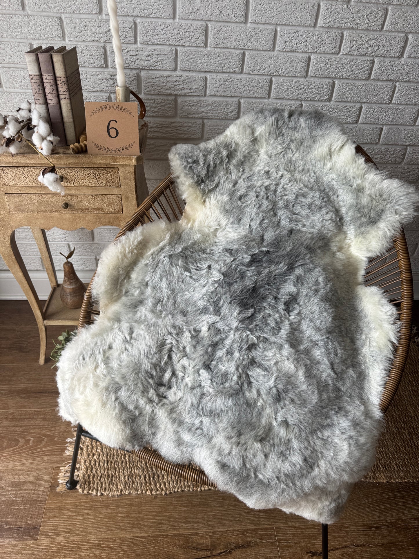 Follkee Natural Sheepskin Rug – Silver White Shades, Scandinavian Decor, All‑Natural Wool MEL43