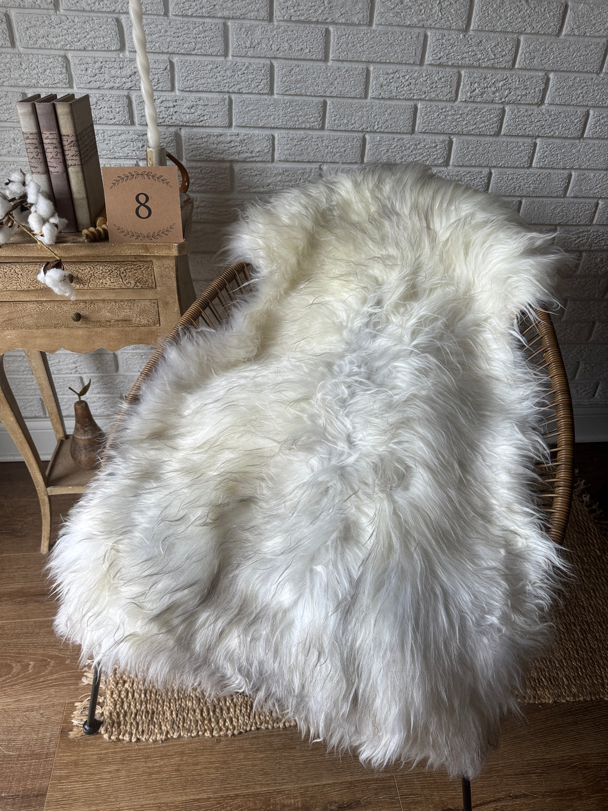 Follkee Natural Sheepskin Rug – Silver White Shades, Scandinavian Decor, All‑Natural Wool MEL43