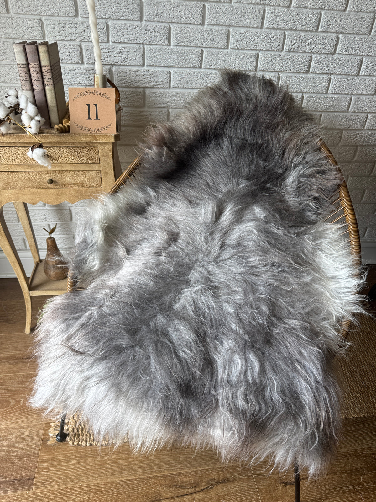 Follkee Natural Sheepskin Rug – Silver White Shades, Scandinavian Decor, All‑Natural Wool MEL43
