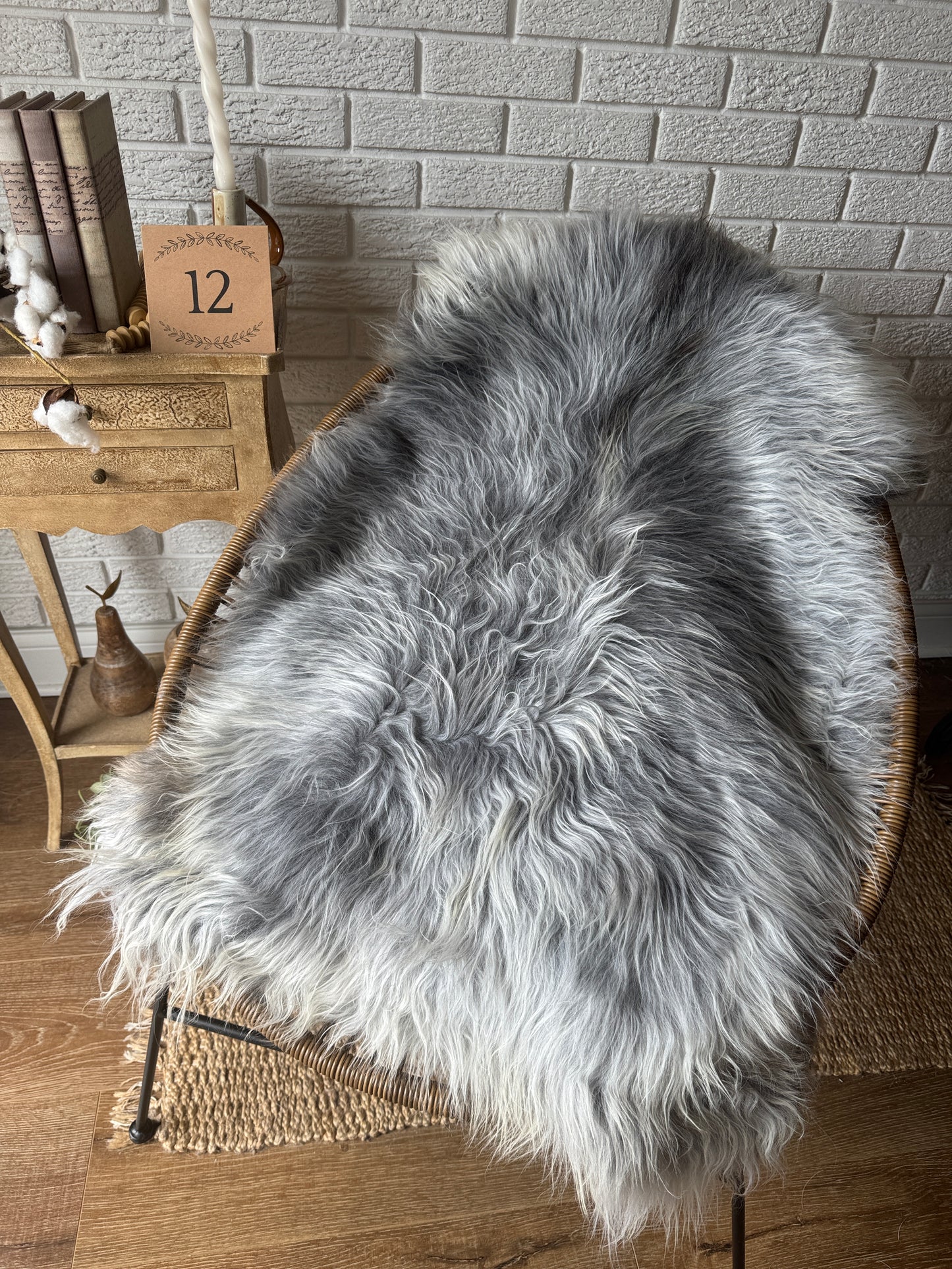 Follkee Natural Sheepskin Rug – Silver White Shades, Scandinavian Decor, All‑Natural Wool MEL43