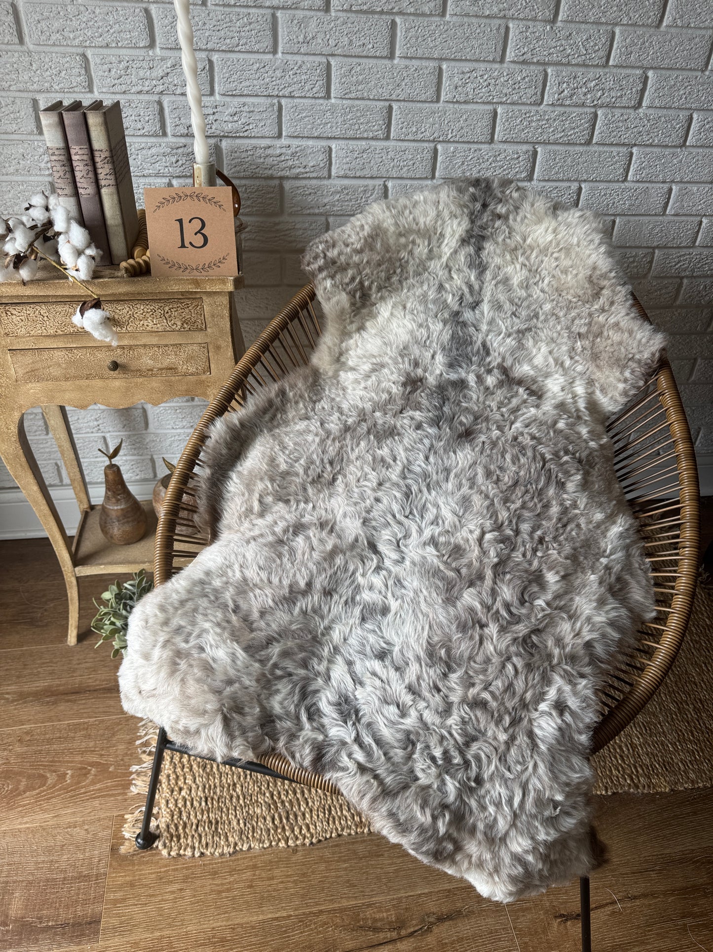 Follkee Natural Sheepskin Rug – Silver White Shades, Scandinavian Decor, All‑Natural Wool MEL43