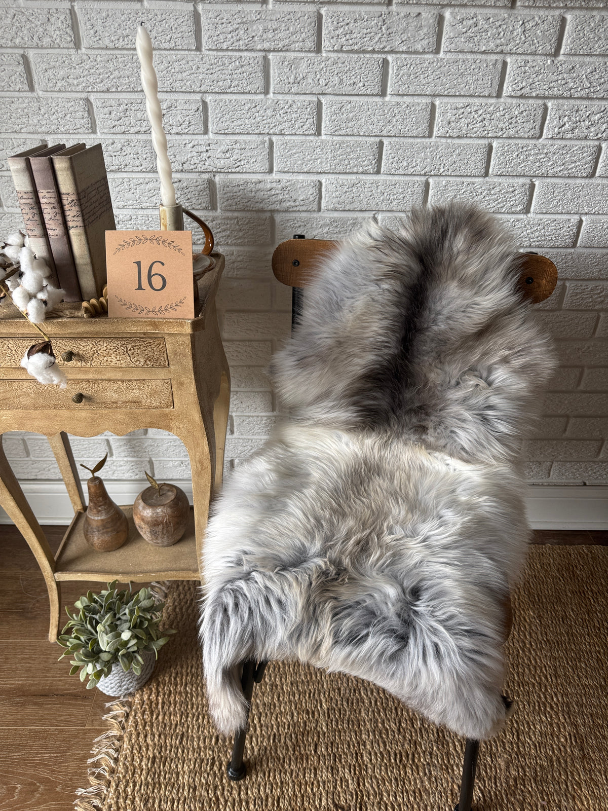 Follkee Natural Sheepskin Rug – Silver White Shades, Scandinavian Decor, All‑Natural Wool MEL43