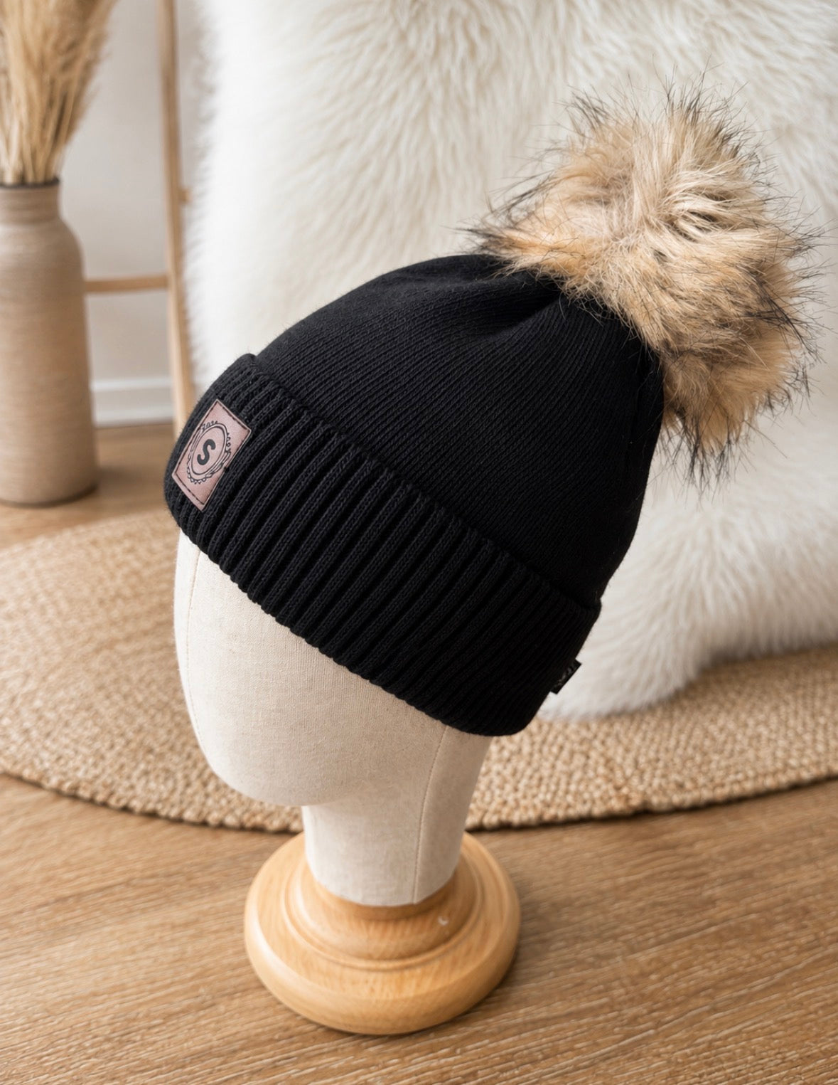 Follkee Black Ribbed Beanie with Fur Pom • Cozy Winter Hat • Soft Stretch Fit