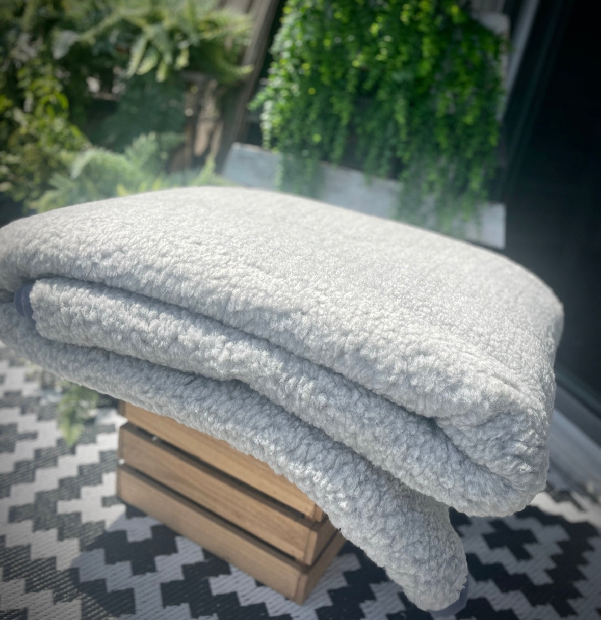 100% Virgin Wool Lightweight Bed Blanket , Merino Wool