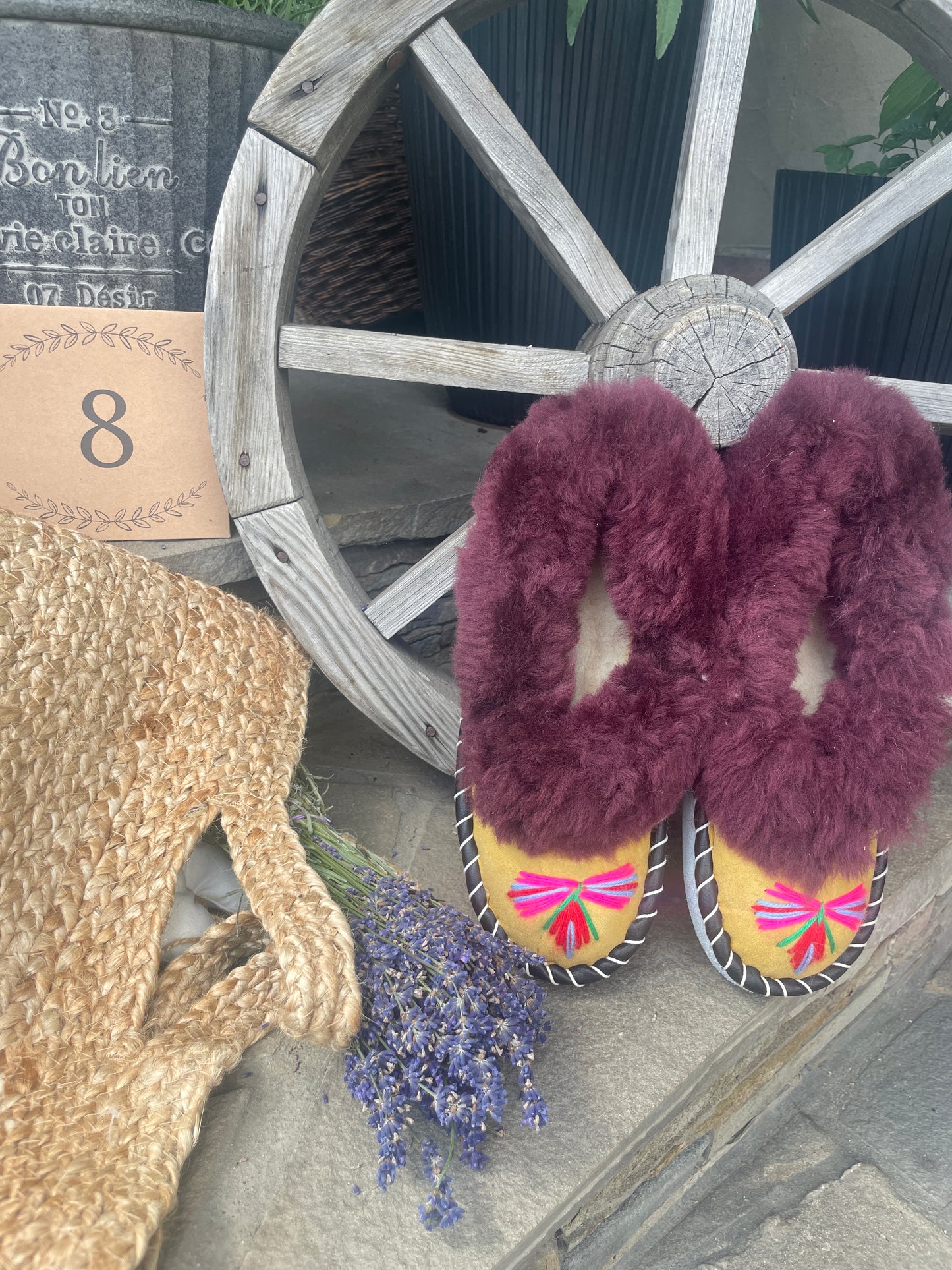 Follkee US8 Womens HANDMADE EMBROIDERED Slippers Sheep Skin Wool Lined