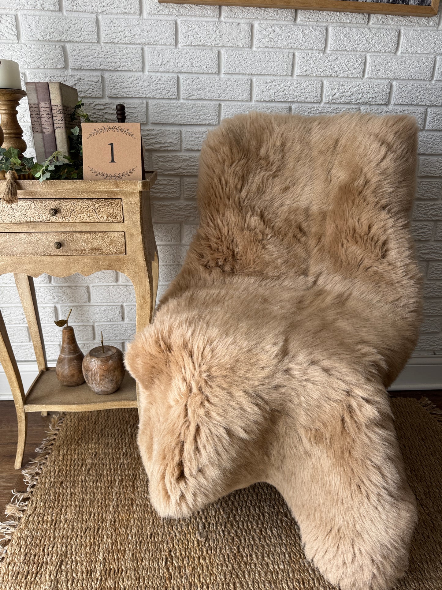 Short‑Hair Genuine Sheepskin Rug – One‑of‑a‑Kind Decorative Hide CAR-SW