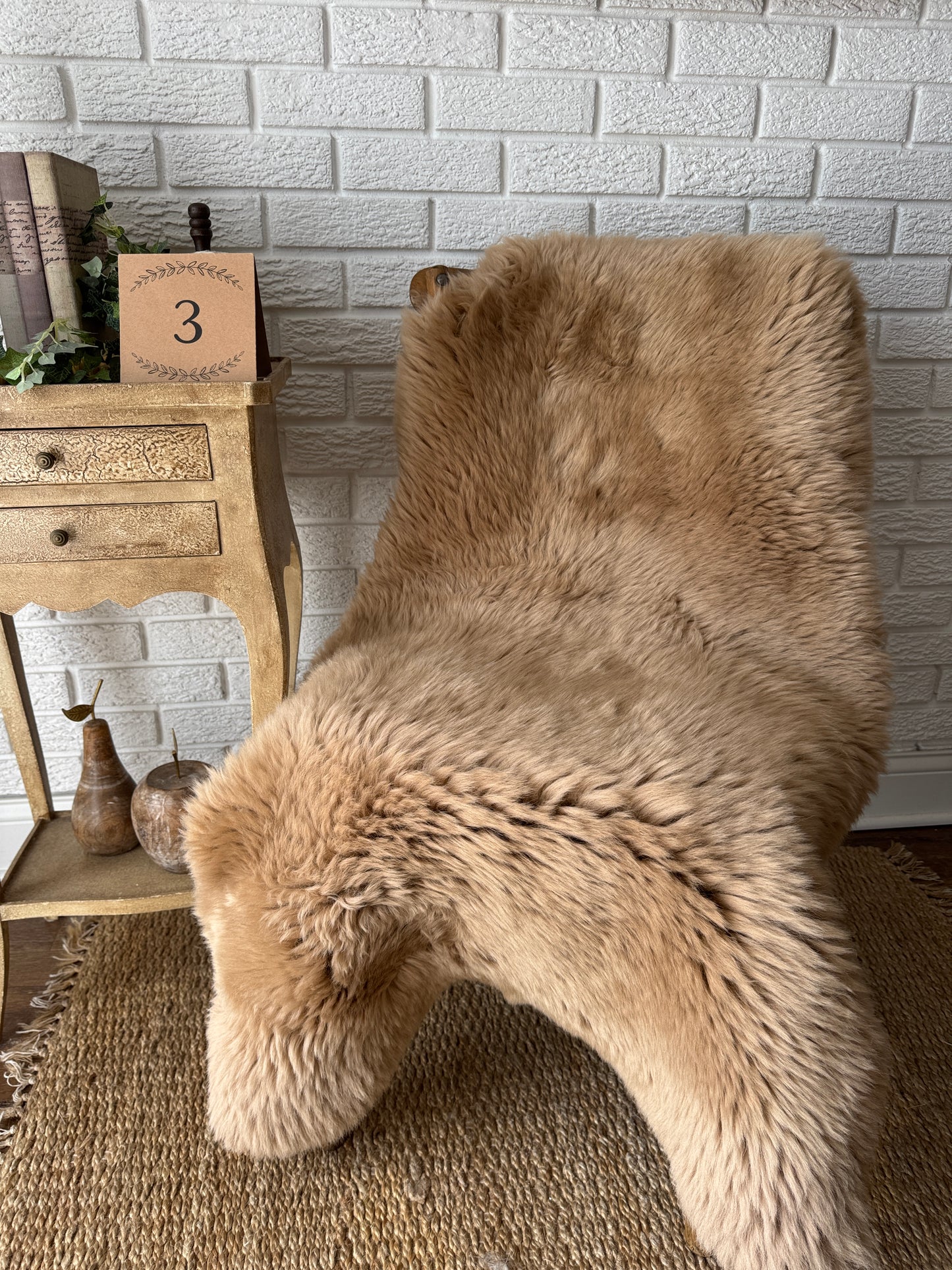 Short‑Hair Genuine Sheepskin Rug – One‑of‑a‑Kind Decorative Hide CAR-SW