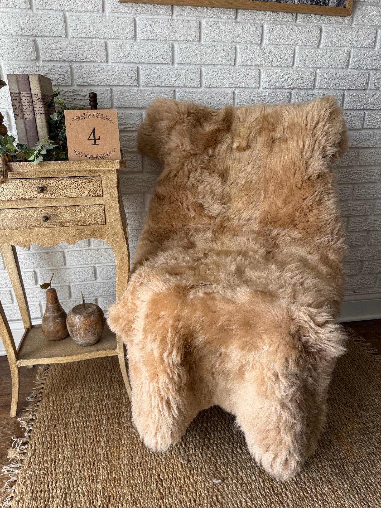 Short‑Hair Genuine Sheepskin Rug – One‑of‑a‑Kind Decorative Hide CAR-SW