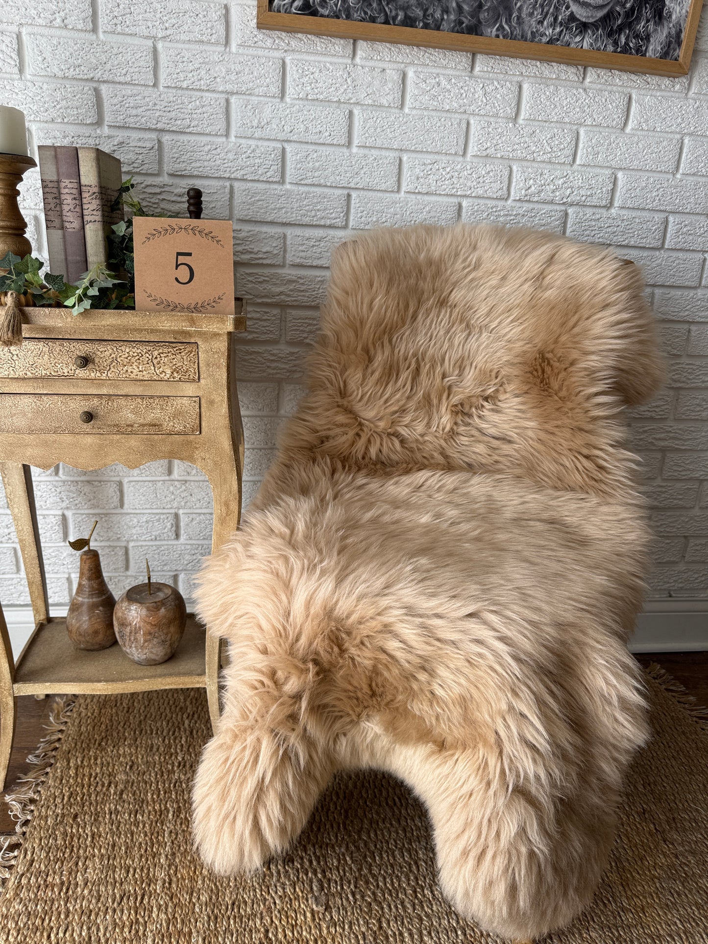 Short‑Hair Genuine Sheepskin Rug – One‑of‑a‑Kind Decorative Hide CAR-SW