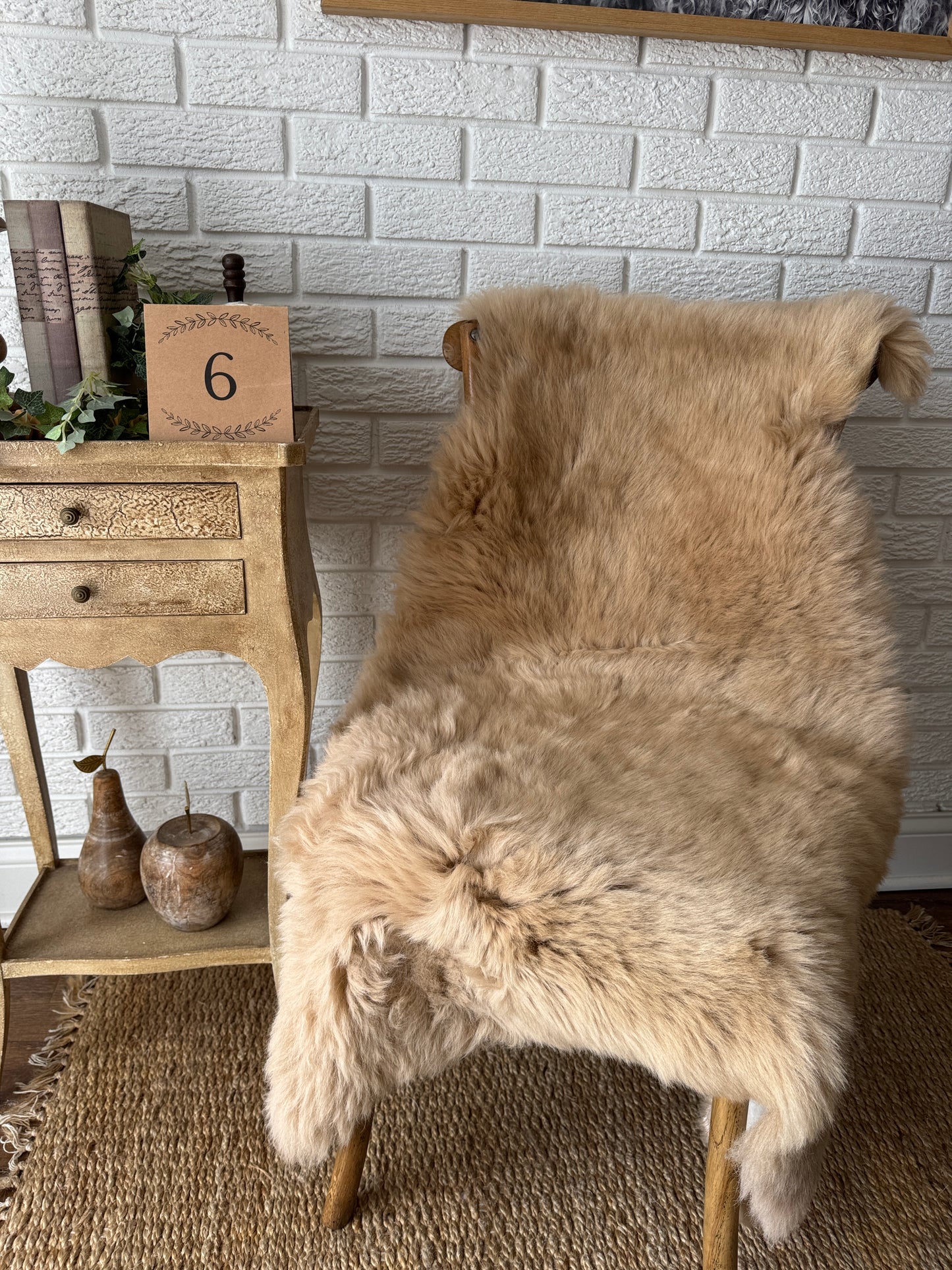 Short‑Hair Genuine Sheepskin Rug – One‑of‑a‑Kind Decorative Hide CAR-SW