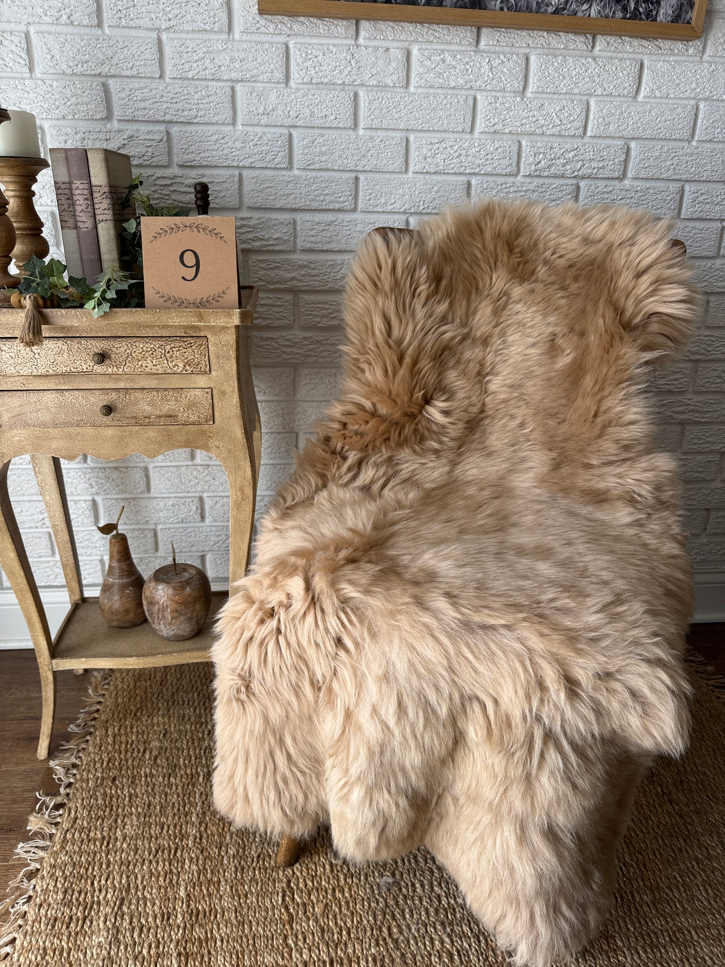 Short‑Hair Genuine Sheepskin Rug – One‑of‑a‑Kind Decorative Hide CAR-SW
