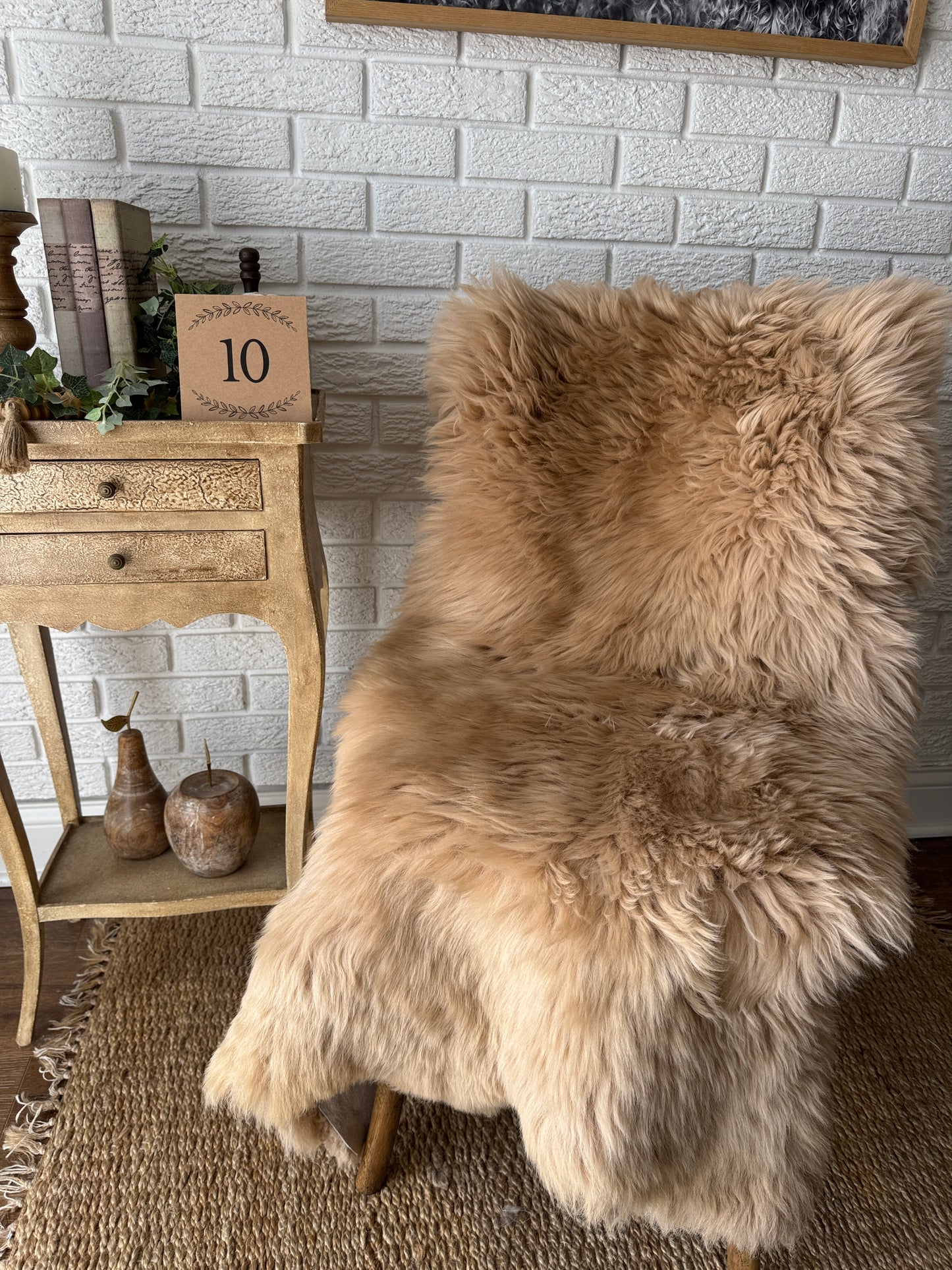 Short‑Hair Genuine Sheepskin Rug – One‑of‑a‑Kind Decorative Hide CAR-SW